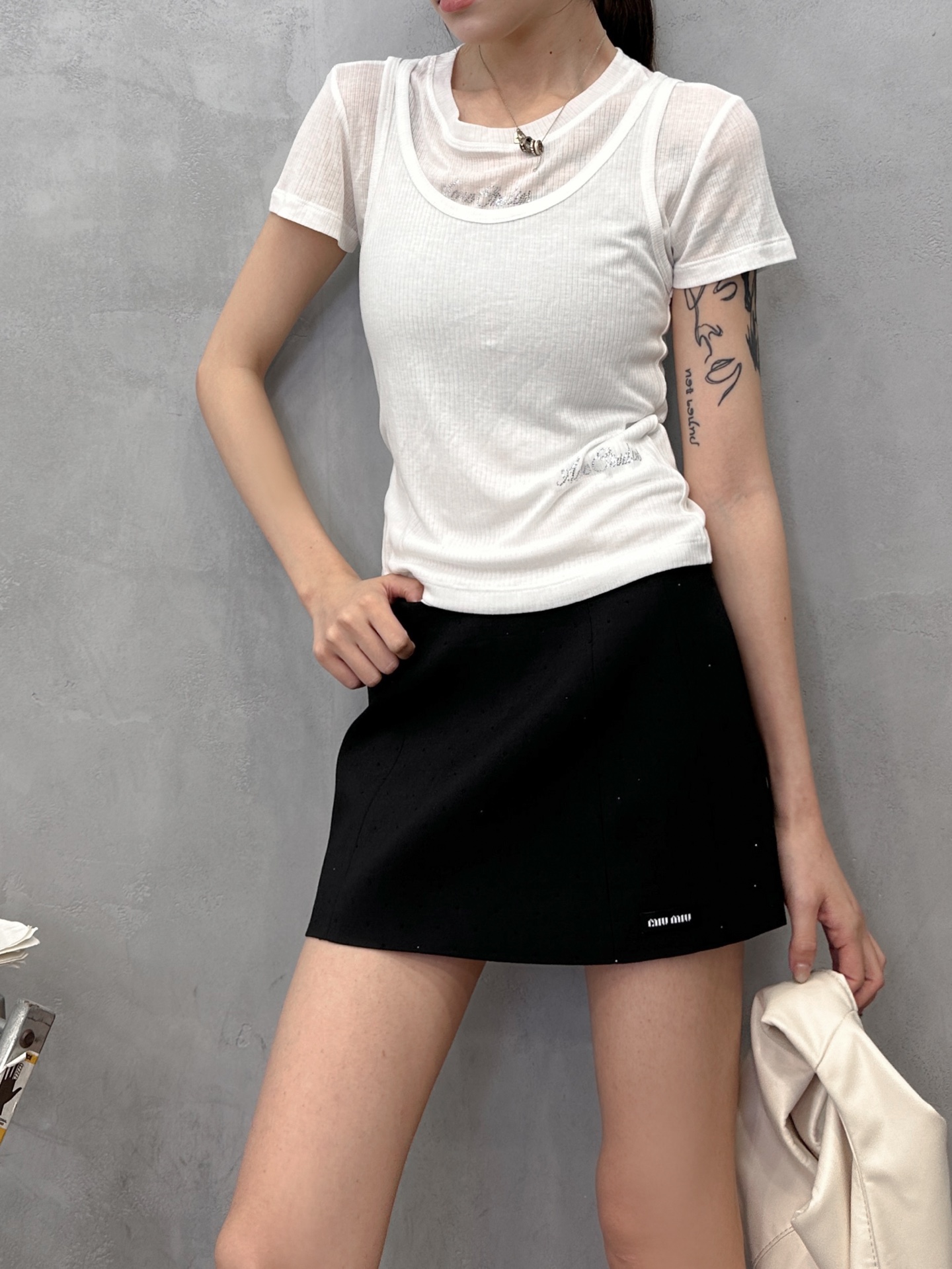 Miu ｜ 新款休闲短裙裤，品牌经典刺绣标，成衣烫钻工艺，时尚休闲，尺码sml