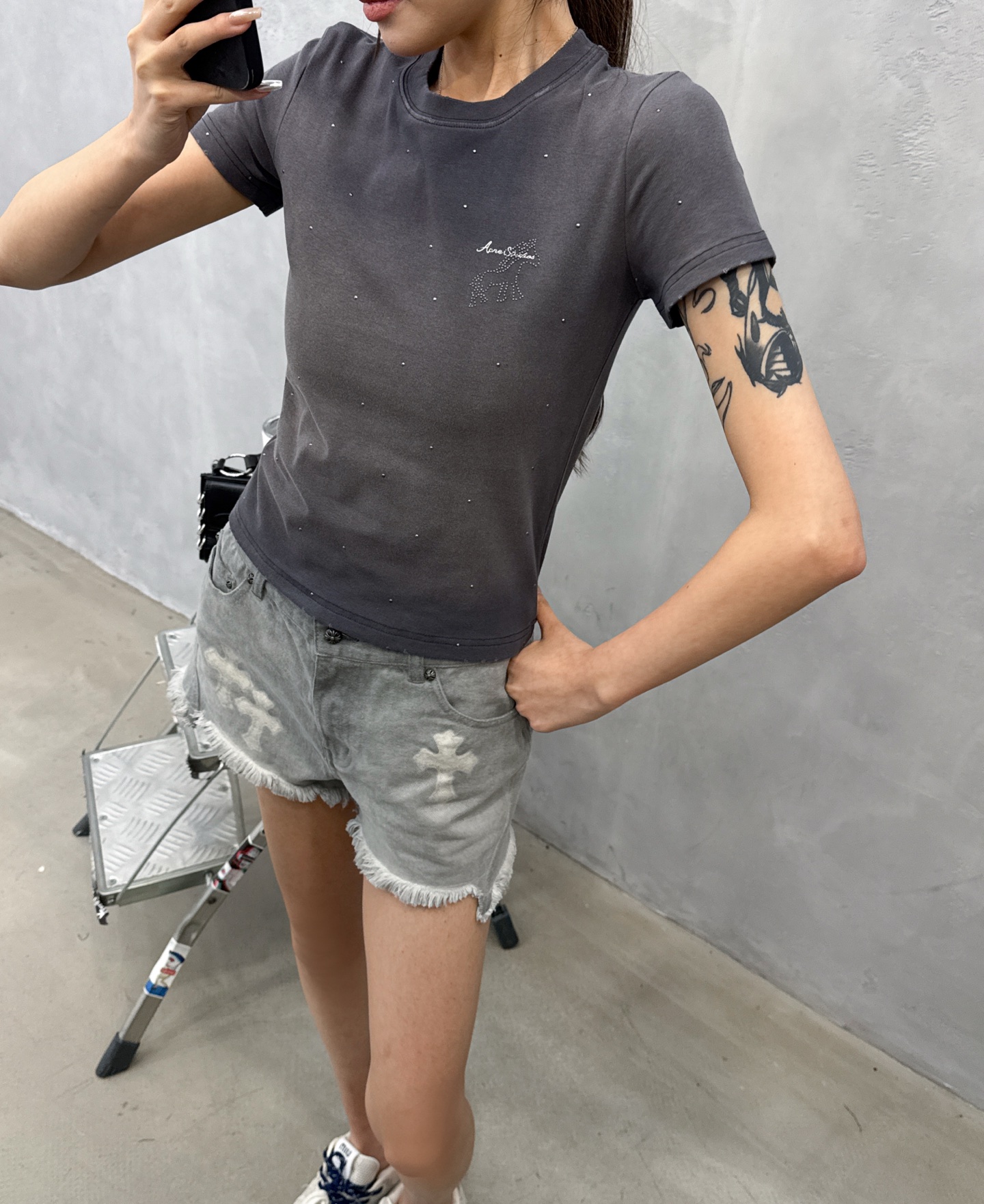 Acne ｜ 新款短袖t，品牌经典烫钻标，成衣洗水炒色吊磨加全身烫钻工艺，休闲时尚，尺码sml