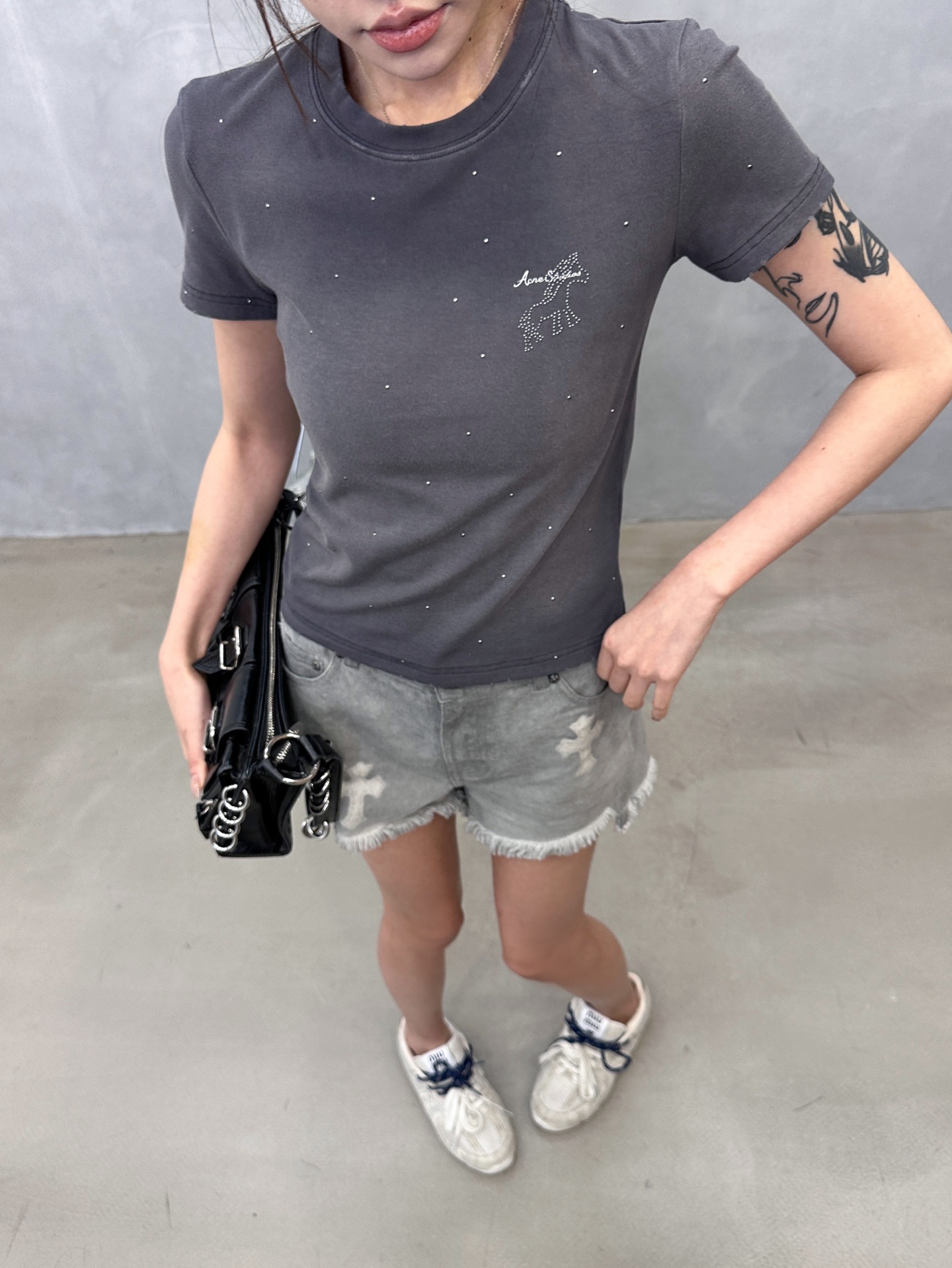 Acne ｜ 新款短袖t，品牌经典烫钻标，成衣洗水炒色吊磨加全身烫钻工艺，休闲时尚，尺码sml