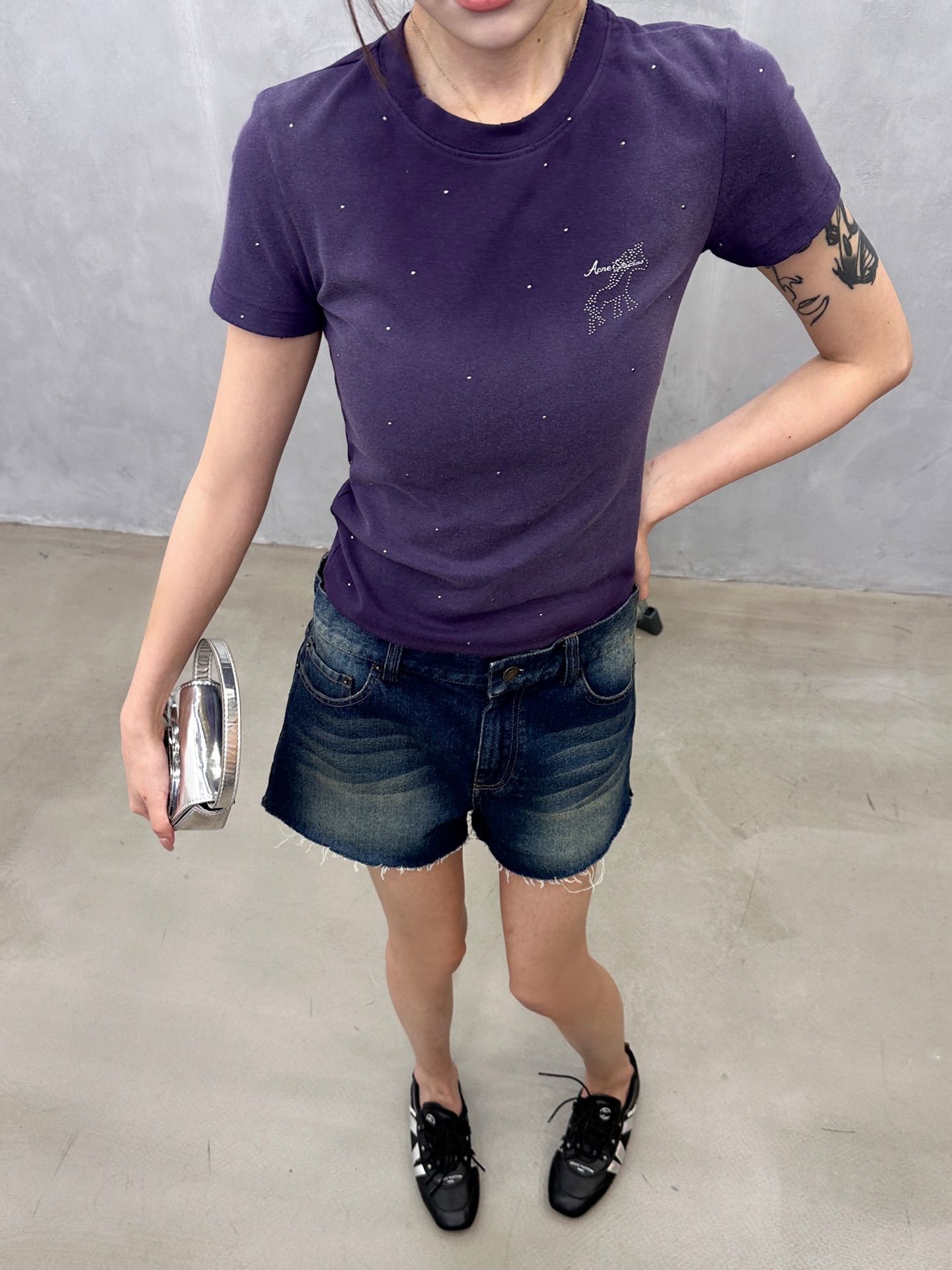 Acne ｜ 新款短袖t，品牌经典烫钻标，成衣洗水炒色吊磨加全身烫钻工艺，休闲时尚，尺码sml