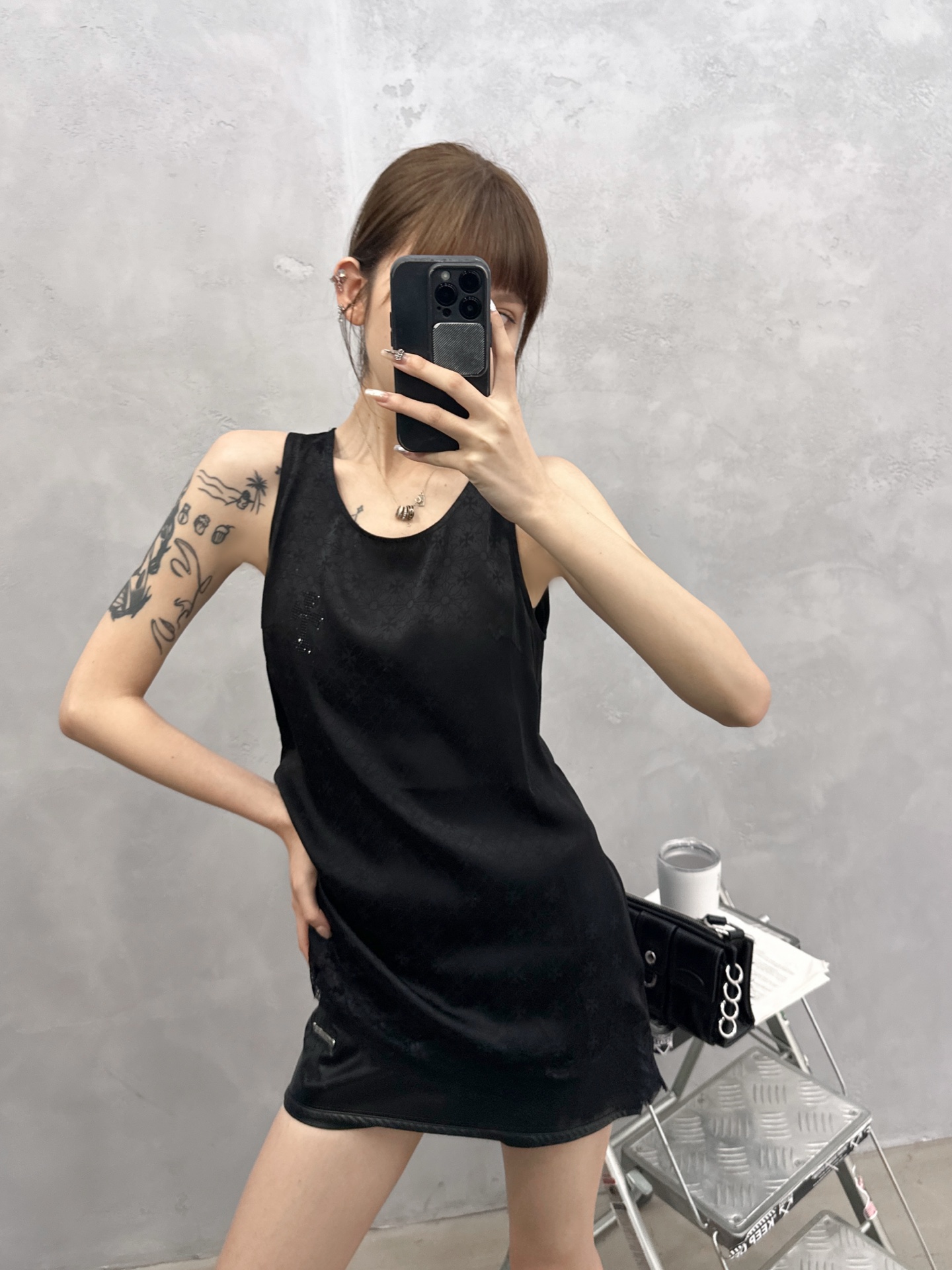 克罗心 ｜ 新款休闲背心，品牌经典烫钻标，人丝人棉定织提花面料，蕾丝拼接款式，时尚休闲，尺码sml