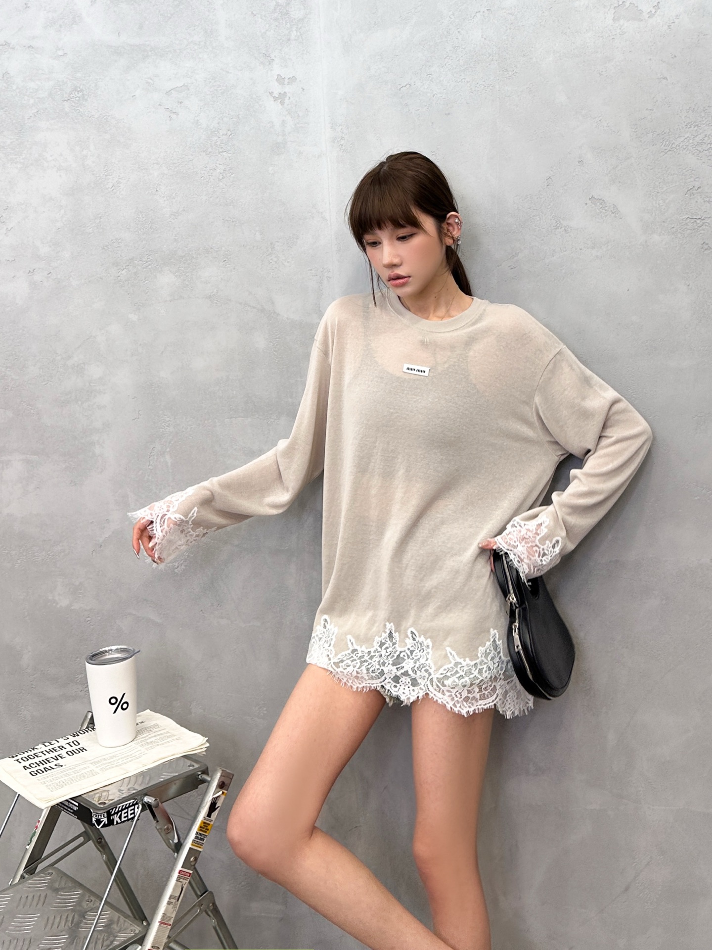 Miu ｜ 新款长袖打底，品牌经典刺绣标，进口高黏棉面料拼接多处蕾丝工艺，时尚休闲，尺码sml