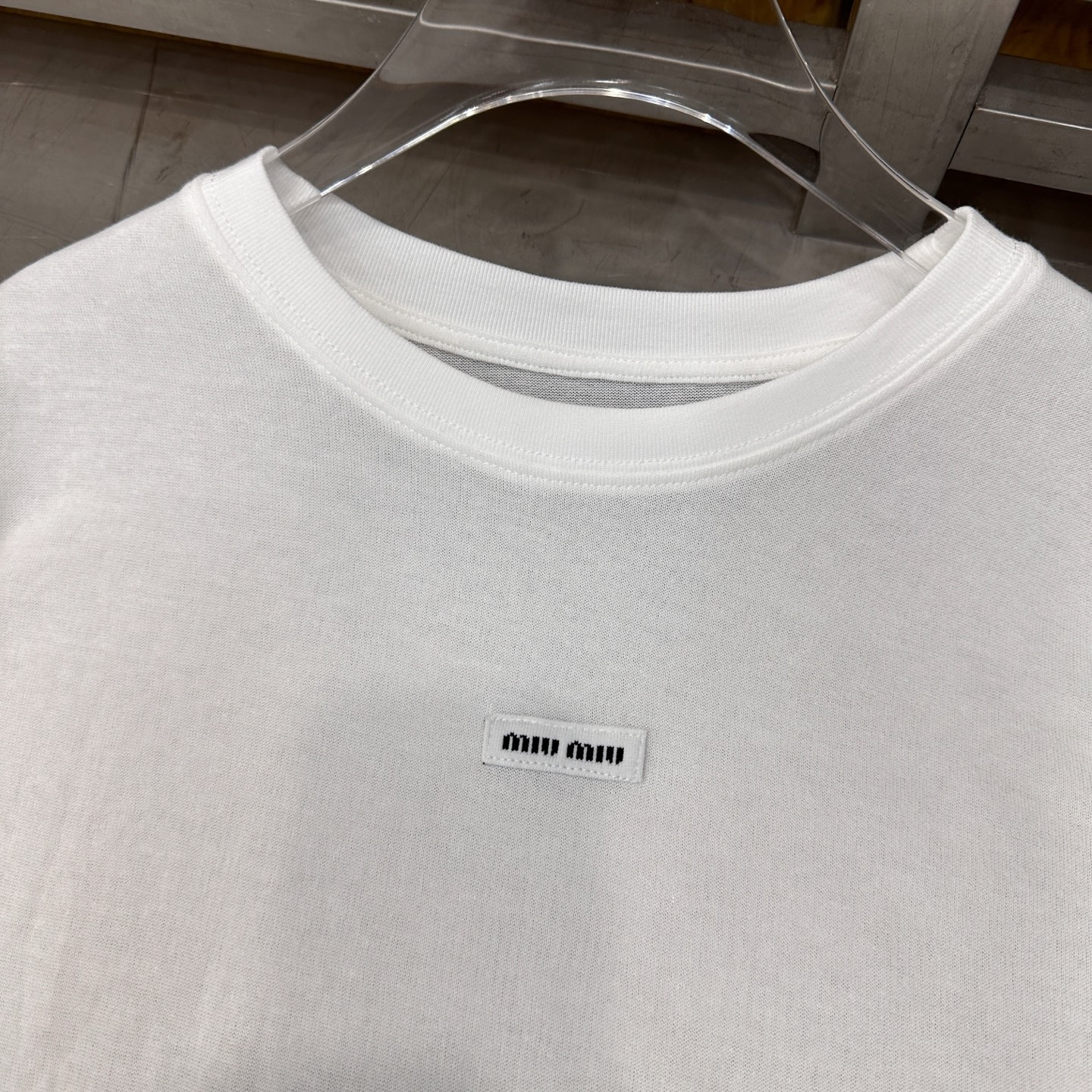 Miu ｜ 新款长袖打底，品牌经典刺绣标，进口高黏棉面料拼接多处蕾丝工艺，时尚休闲，尺码sml