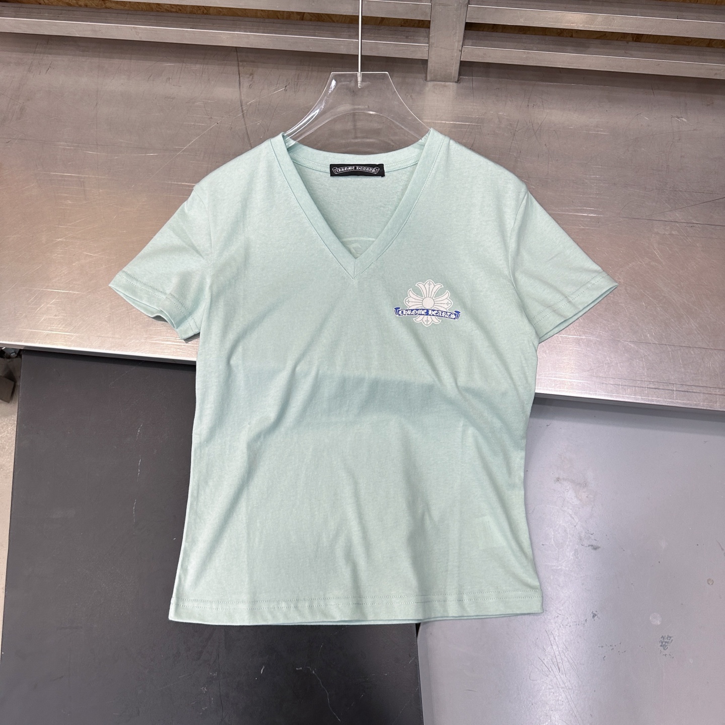 克罗心 ｜ 新款短袖t，品牌经典印花标，全身多处彩色印花工艺，特别雪花棉面料，时尚休闲，尺码sml