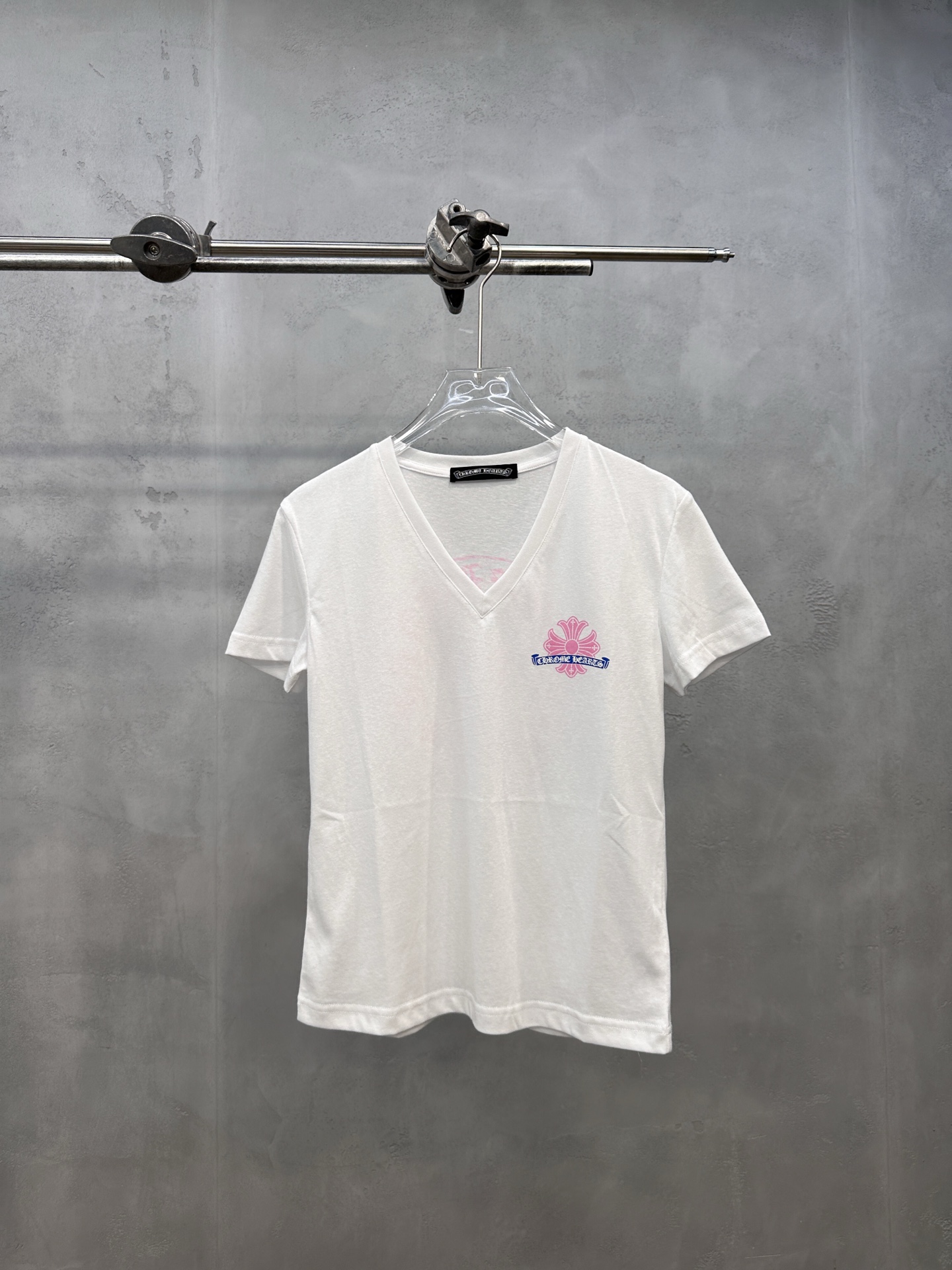 NO:864980,Chrome Hearts | New short-sleeved T-shirt, classic brand printing logo, multiple color printing techniques throughout the body, special snowflake cotton fabric, fashionable and casual, size sml, Chrome Hearts-clothing, chrome hearts, T-shirt,19860909克罗心 ｜ 新款短袖t,品牌经典印花标,全身多处彩色印花工艺,特别雪花棉面料,时尚休闲,尺码sml,克罗心-服装,chrome hearts,T-shirt,,Women's clothing