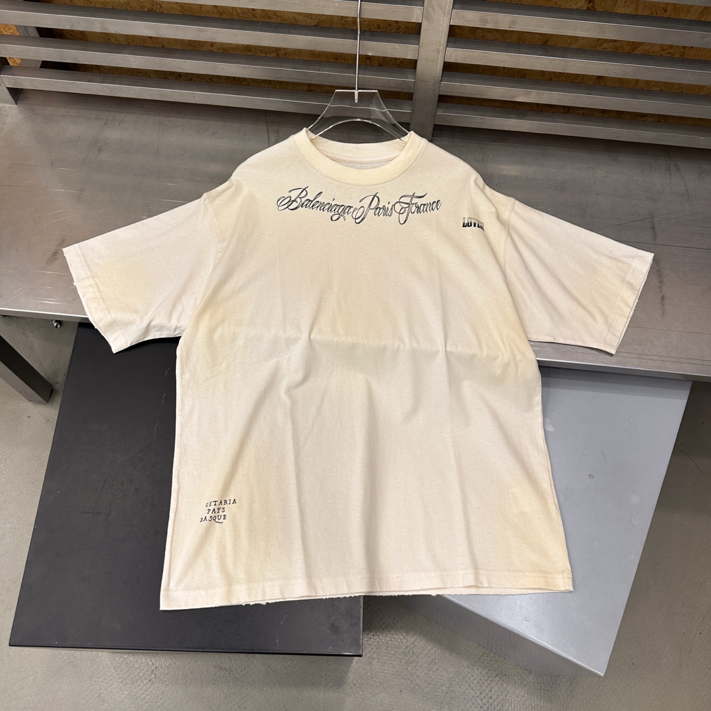 巴黎 ｜ 新款短袖t，成衣洗水喷色吊磨工艺加全身6处印花，休闲时尚，男女同款，尺码sml