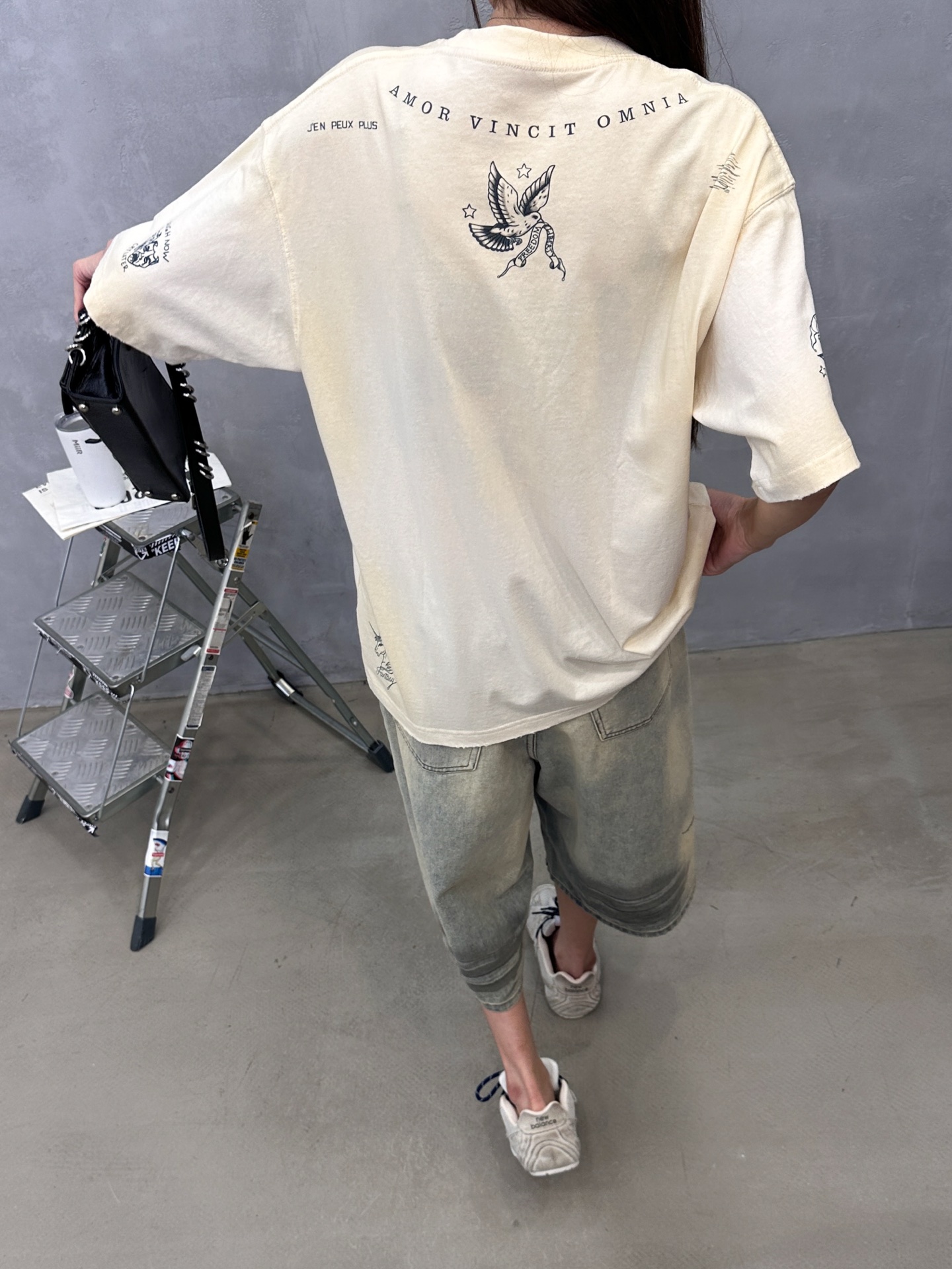 巴黎 ｜ 新款短袖t，成衣洗水喷色吊磨工艺加全身6处印花，休闲时尚，男女同款，尺码sml
