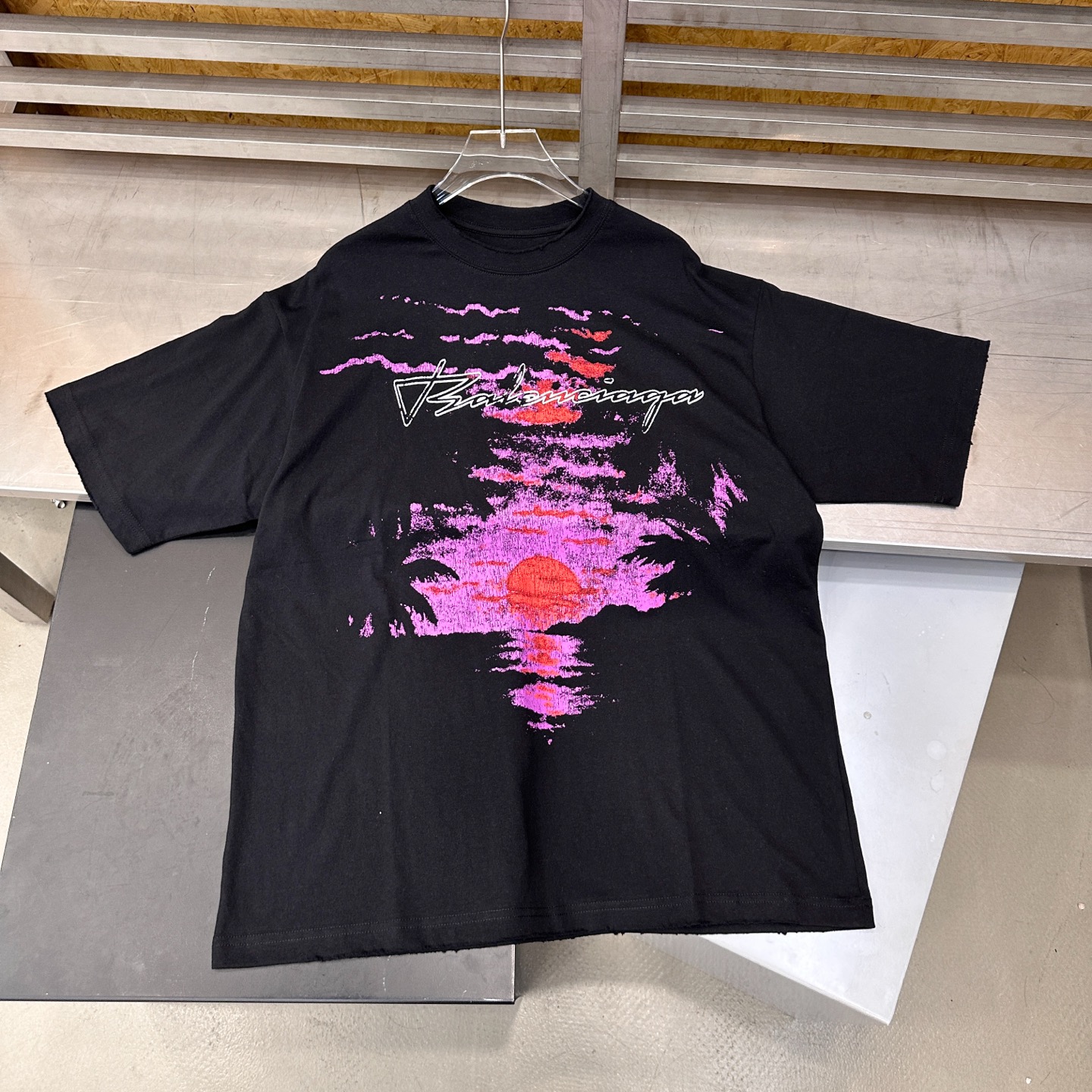 巴黎 ｜ 新款短袖t，成衣洗水吊磨加数码直喷印花工艺，休闲时尚，男女同款，尺码sml