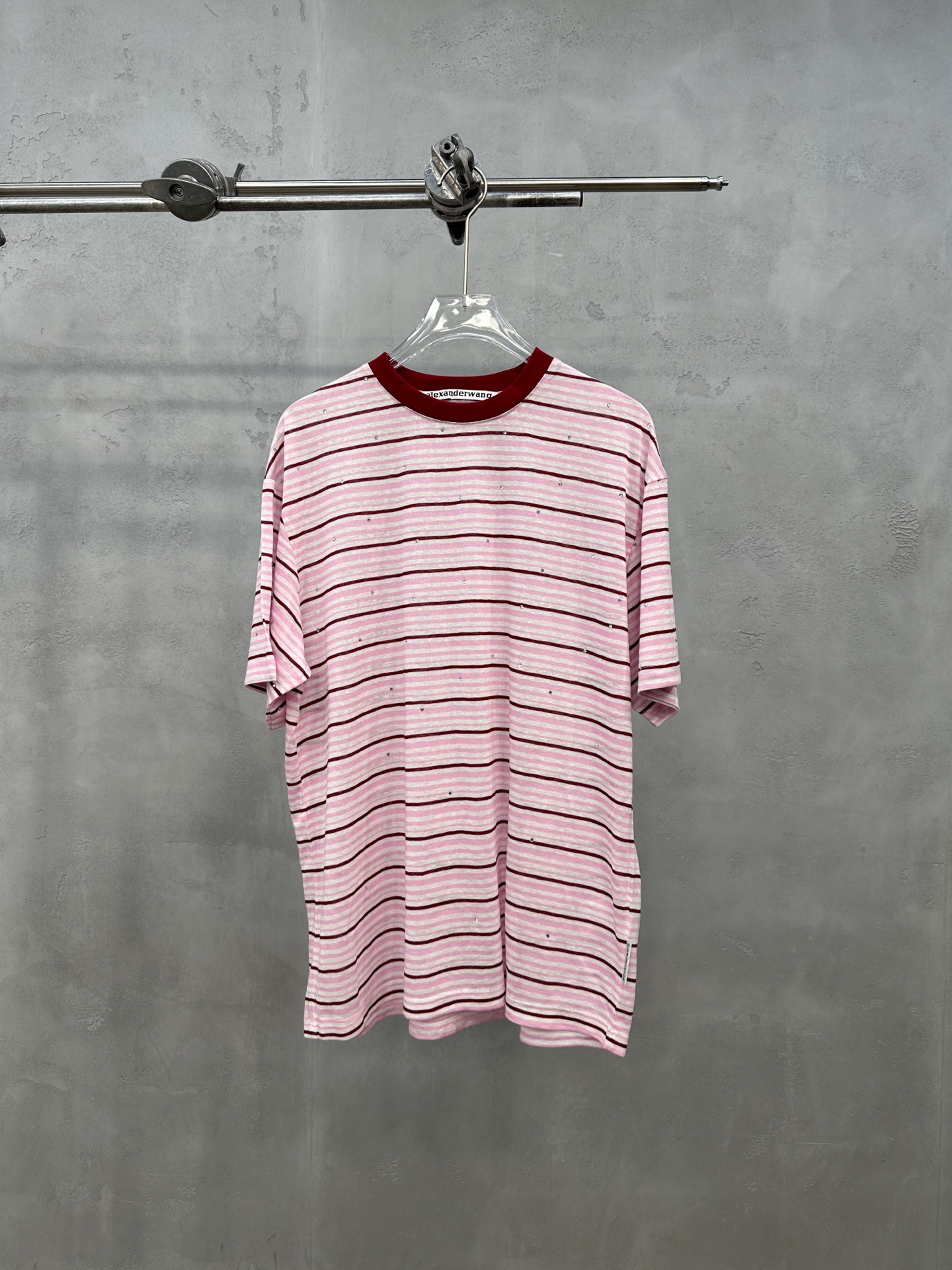 NO:887869,King | New short-sleeved t-shirt, lyocell blended yarn-dyed striped fabric, ready-to-wear full-body rhinestone processing, casual fashion, size sml, Alexander Wang-clothing, alexander wang, T-shirt,19860909大王 ｜ 新款短袖t,莱赛尔混纺色织条纹面料,成衣全身烫钻工艺,休闲时尚,尺码sml,亚历山大王-服装,alexander wang,T-shirt,,Women's clothing