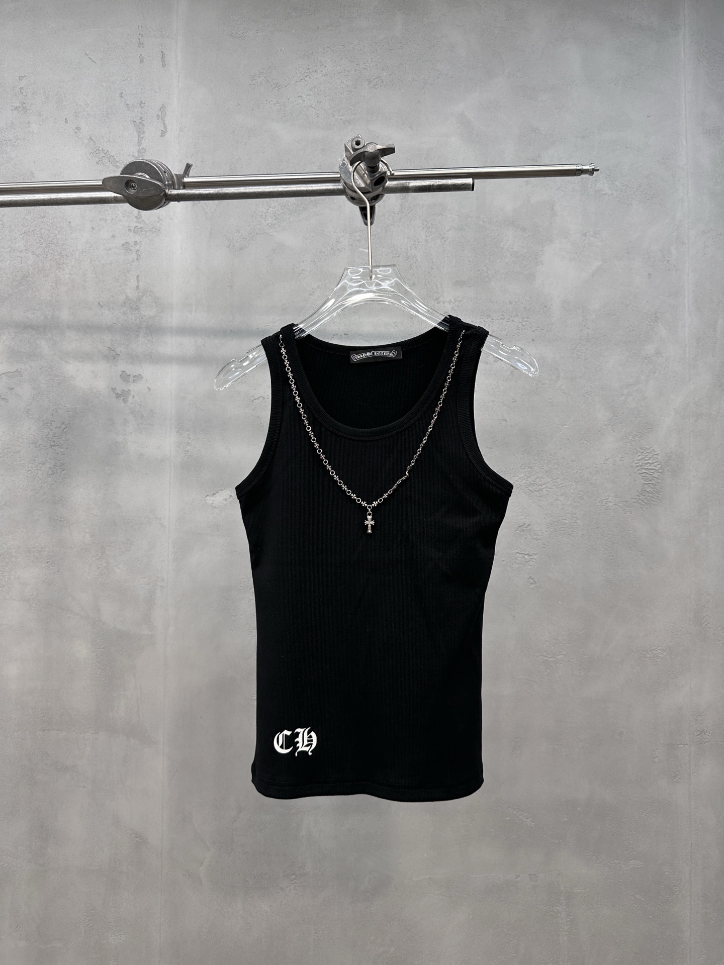 NO:864885,Chrome Hearts | New fashion vest, classic brand printed logo on the front and back, handmade necklace accessories, imported lyocell cotton fabric, casual fashion, size sml, Chrome Hearts-clothing, chrome hearts,necklace,19860909克罗心 ｜ 新款时尚背心,前后品牌经典印花标,手工项链配饰,进口莱赛尔棉面料,休闲时尚,尺码sml,克罗心-服装,chrome hearts,necklace,,Women's clothing