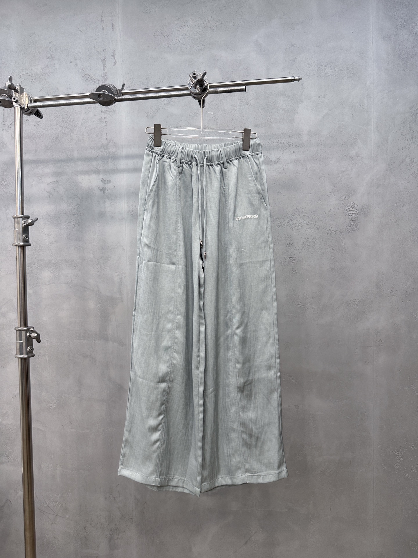 NO:864914,Chrome Hearts | New style casual pants, brand classic embroidery logo, imported new luxe mulberry silk blended fabric, fashionable and casual, size sml, Chrome Hearts-clothing, chrome hearts,19860909克罗心 ｜ 新款休闲裤,品牌经典刺绣标,进口新丽赛桑蚕丝混纺面料,时尚休闲,尺码sml,克罗心-服装,chrome hearts,,Women's clothing