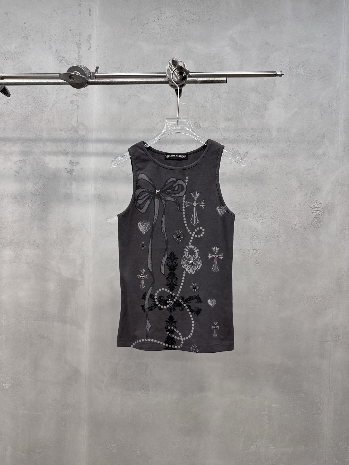 NO:864956,Chrome Hearts | New vest, ready-to-wear washed full-body digital direct printing with positioning hot diamond processing, fashionable and casual, size sml, Chrome Hearts-clothing, chrome hearts,19860909克罗心 ｜ 新款背心,成衣洗水全身数码直喷印花加定位烫钻工艺,时尚休闲,尺码sml,克罗心-服装,chrome hearts,,Women's clothing