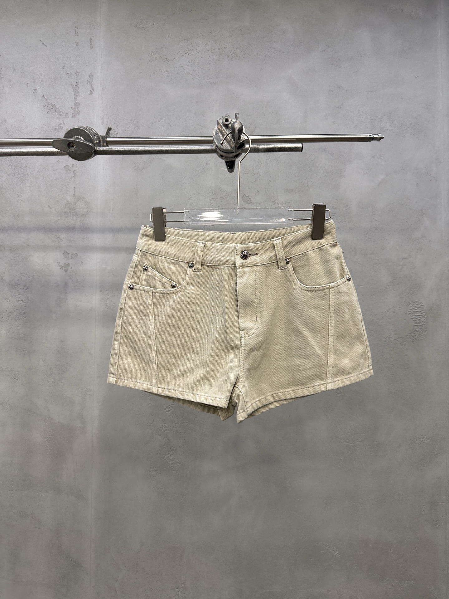 NO:864831,Chrome Hearts ｜ New denim shorts, ready-to-wear washed and fried with structured styles, casual fashion, size smlxl, Chrome Hearts-clothing, chrome hearts, shorts,19860909克罗心 ｜ 新款牛仔短裤,成衣洗水炒色加结构款式,休闲时尚,尺码smlxl,克罗心-服装,chrome hearts,shorts,,Women's clothing
