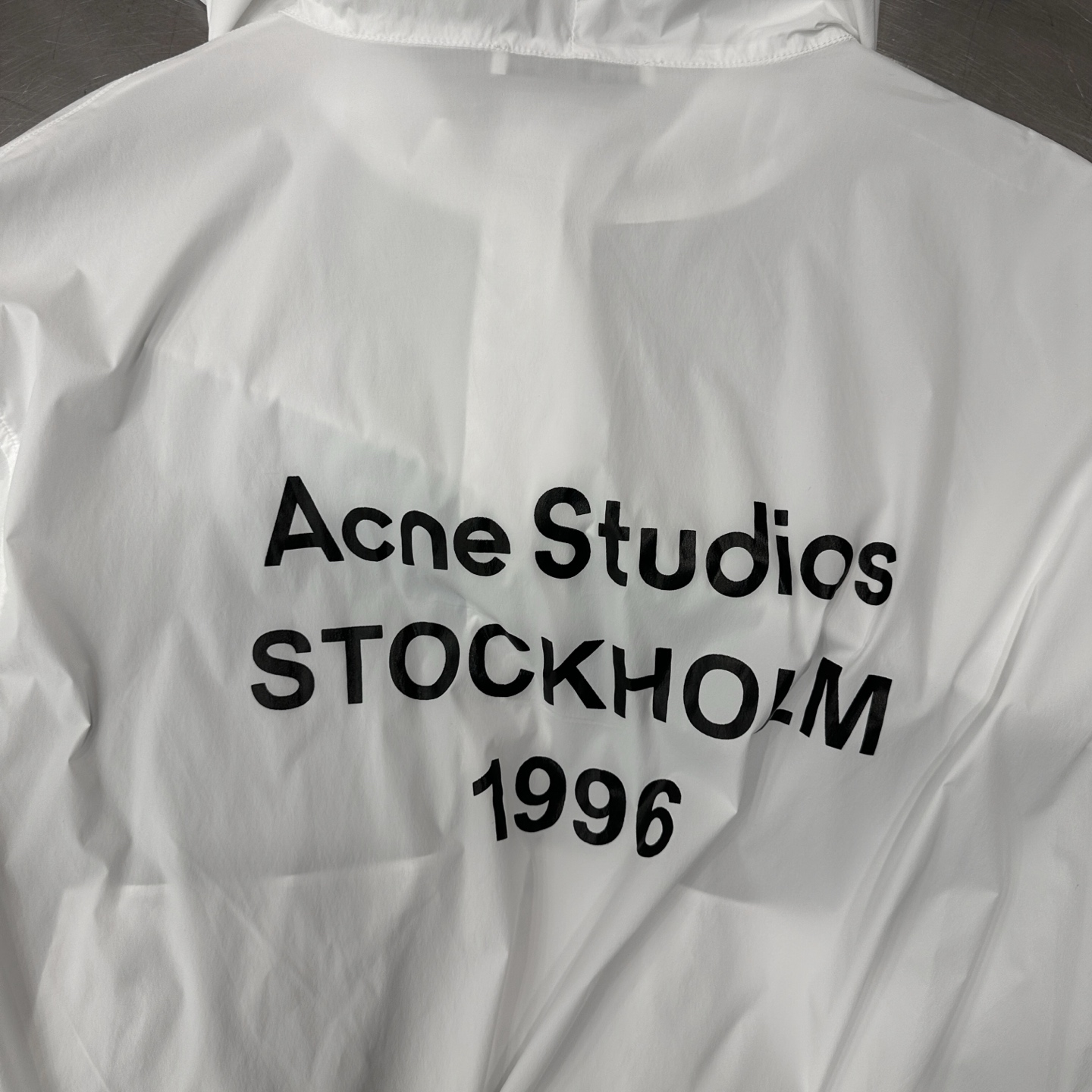 Acne ｜ 新款防晒衣，品牌经典前后字母印花，超薄防晒面料，结构开衫连帽款式，休闲时尚，尺码sml