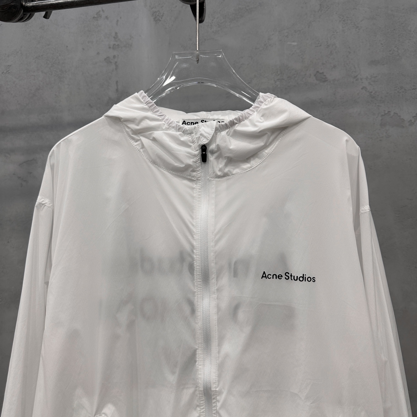 Acne ｜ 新款防晒衣，品牌经典前后字母印花，超薄防晒面料，结构开衫连帽款式，休闲时尚，尺码sml