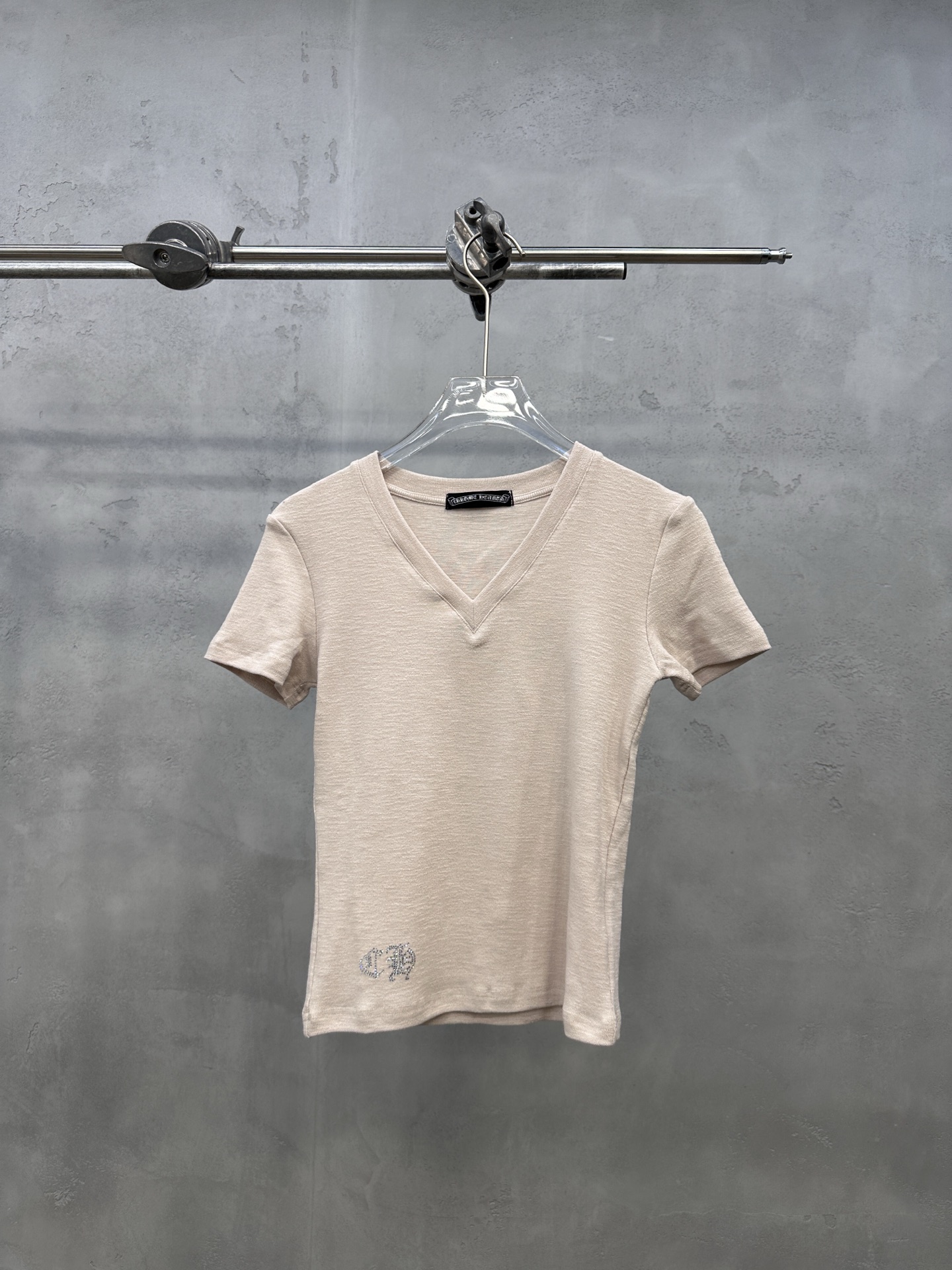 NO:864875,Chrome Hearts | New short-sleeved T-shirt, imported high-viscosity cotton fabric, classic hot-drilling process on the front and back, casual fashion, size sml, Chrome Hearts-clothing, chrome hearts, T-shirt,19860909克罗心 ｜ 新款短袖t,进口高黏棉面料,前后经典烫钻工艺,休闲时尚,尺码sml,克罗心-服装,chrome hearts,T-shirt,,Women's clothing