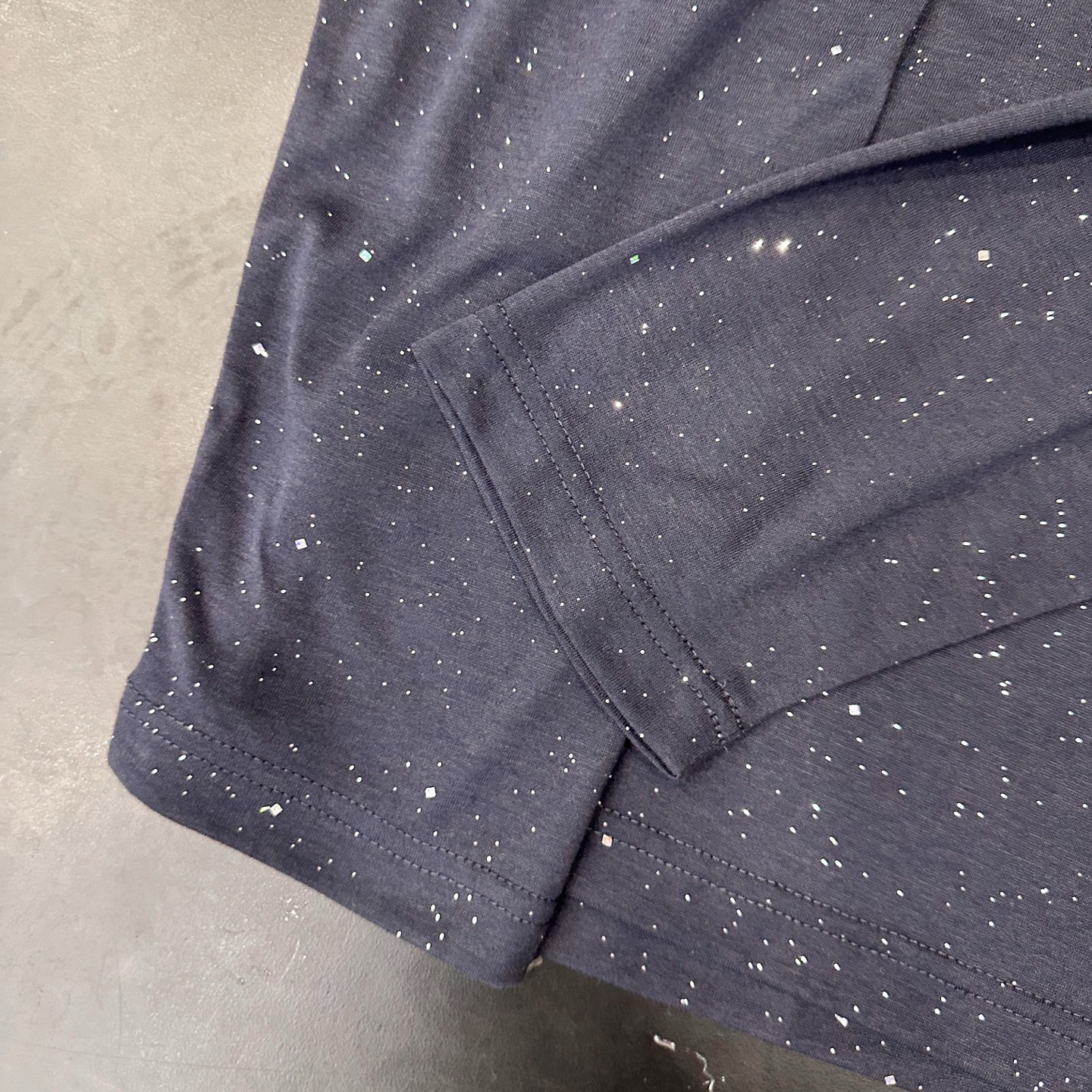 Acne ｜ 新款长袖t，进口特殊闪粉再生纤维面料，品牌经典刺绣标，特别单吊带款式设计，时尚休闲，尺码s