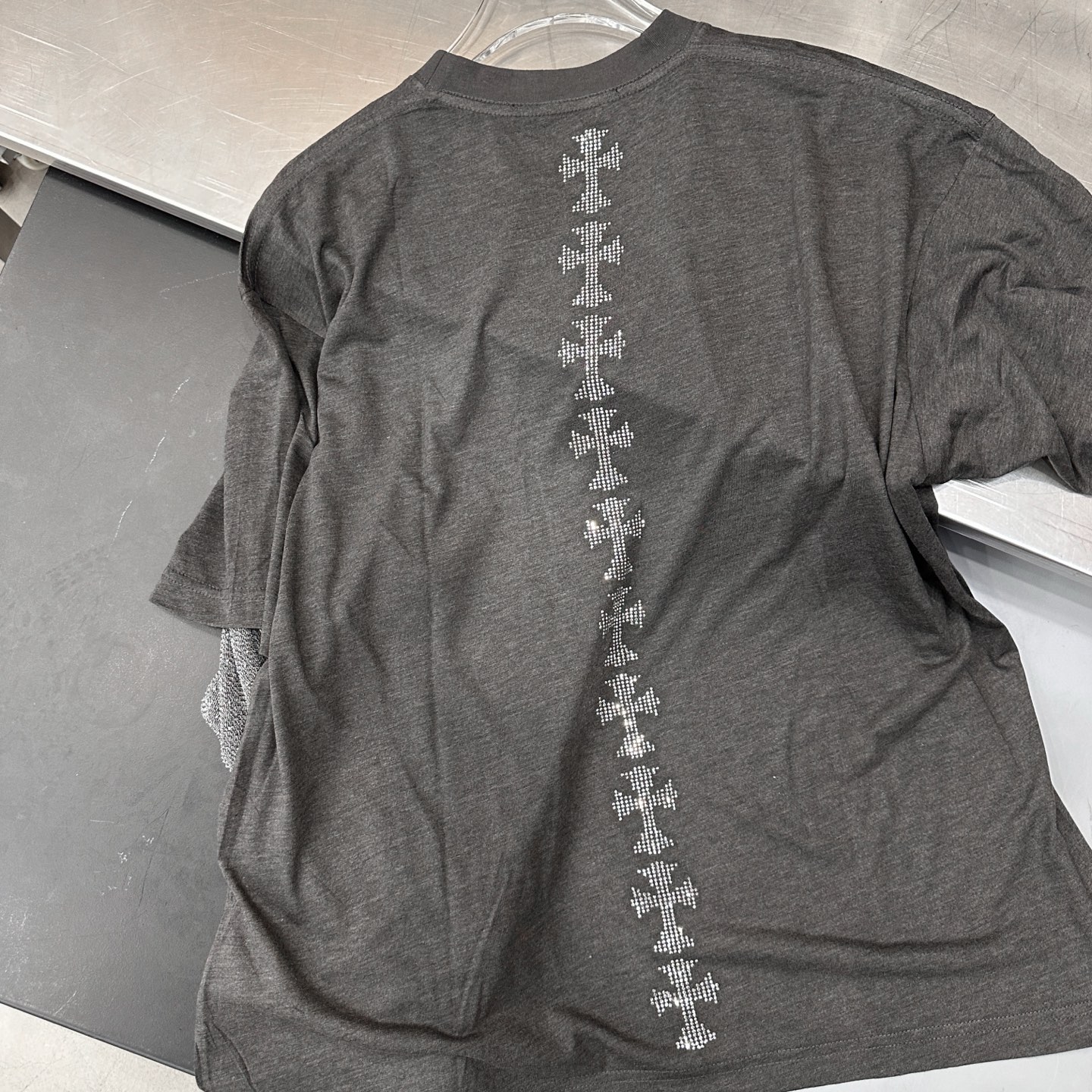 克罗心 ｜ 新款假两件长袖t，品牌经典前后烫钻标，进口莱赛尔羊毛面料拼接特殊网纱烫钻袖子，休闲时尚，尺码