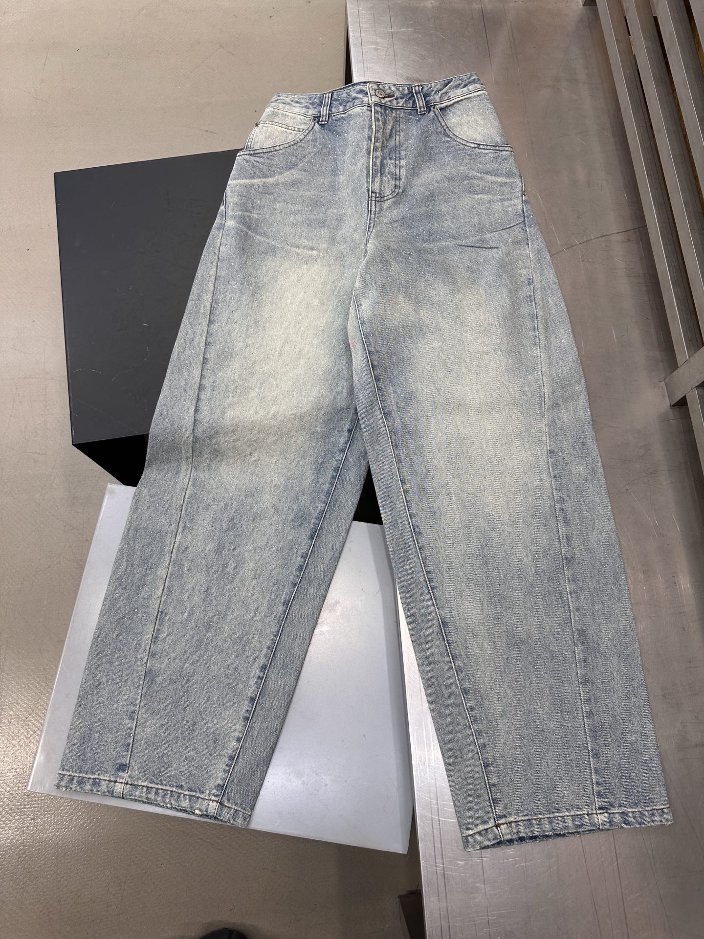 Acne ｜ 新款牛仔裤，成衣洗水加全身烫钻工艺，时尚休闲，尺码sml