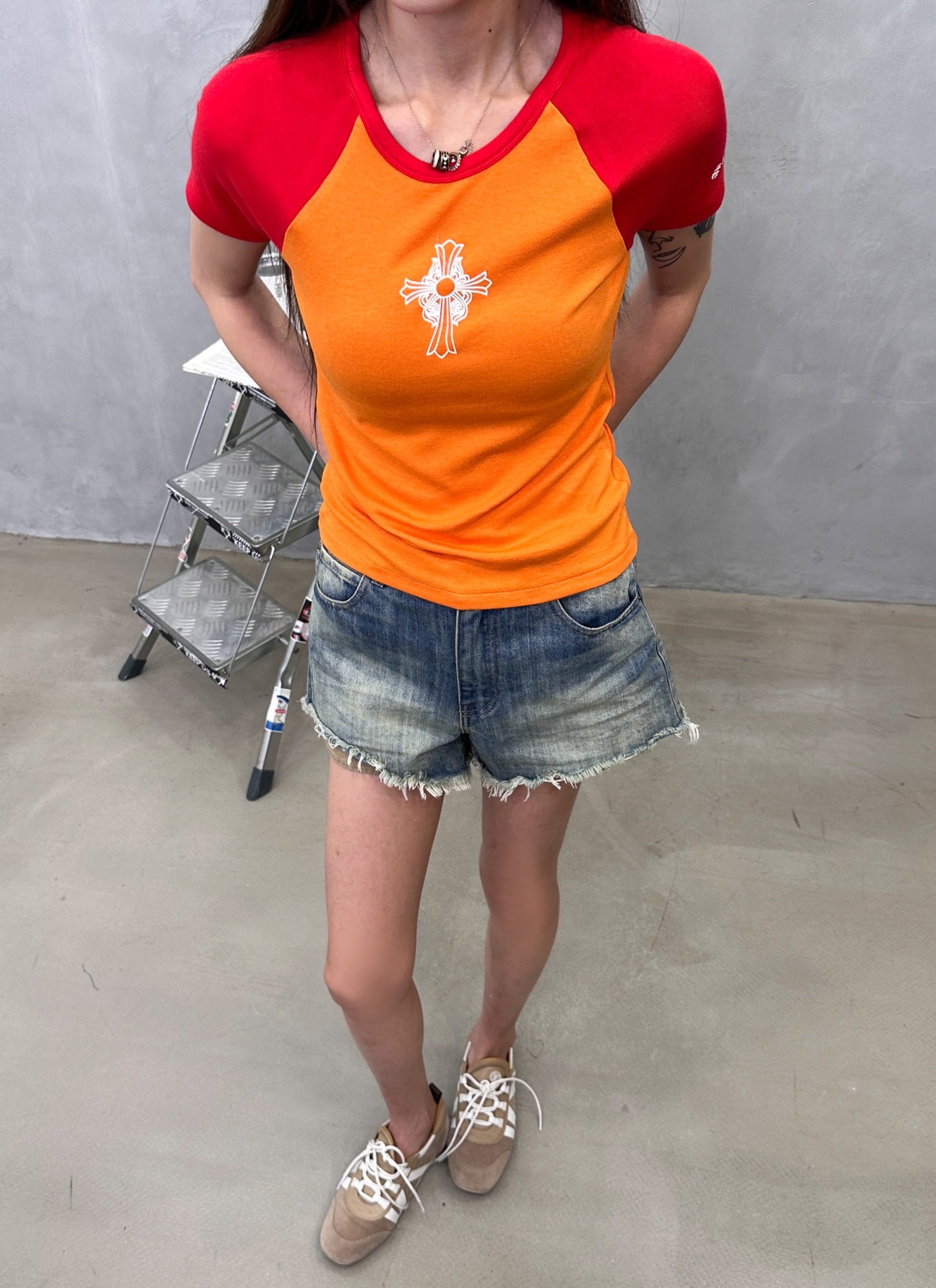 克罗心 ｜ 新款短袖t，成衣洗水固色工艺，人棉混纺拉架面料，多处印花，时尚撞色插肩袖款式，尺码sml