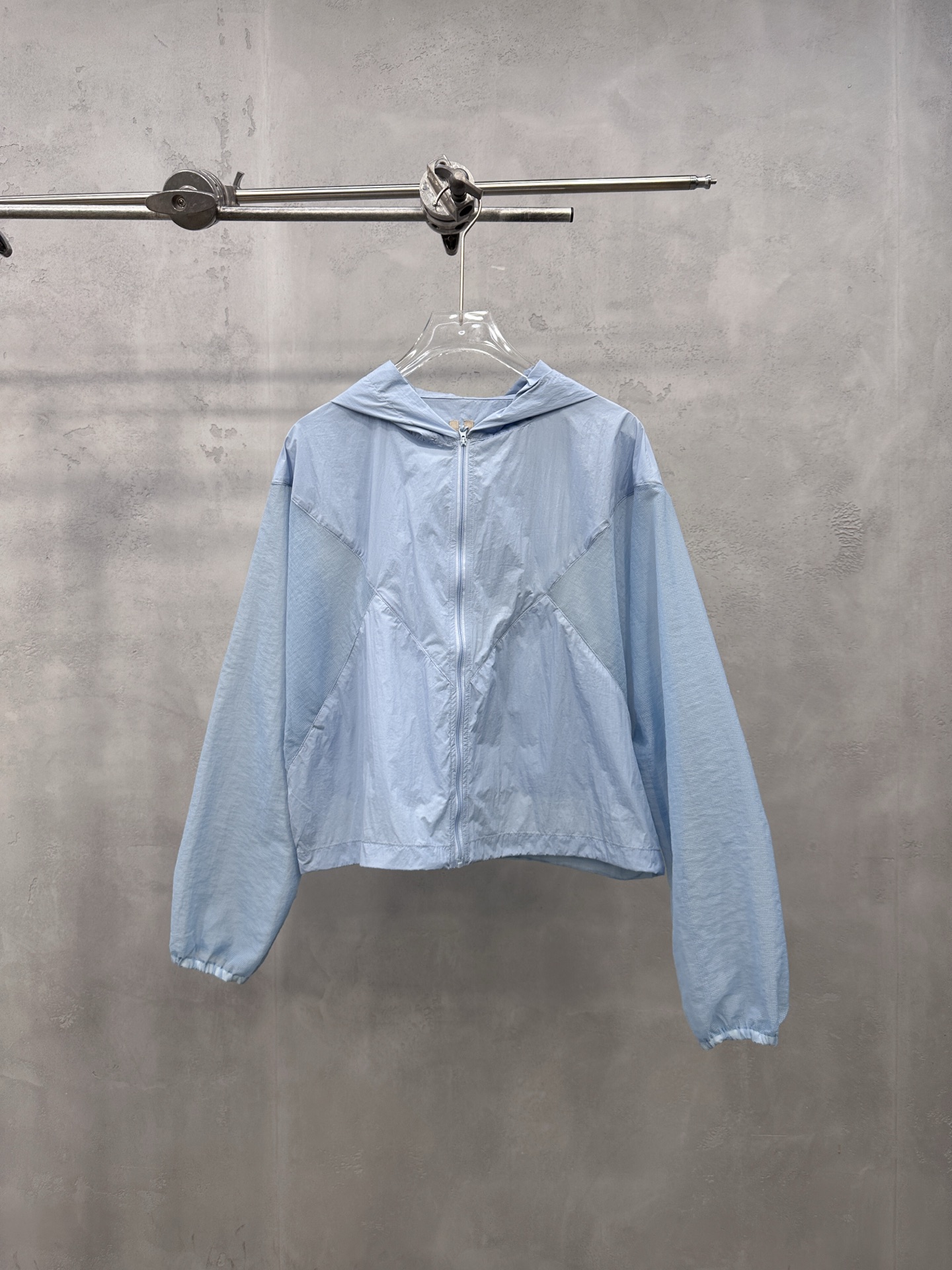 NO:887963,Rickowens ｜ New sun protection top, brand classic embroidery logo, special ultra-thin sun protection fabric AB splicing style, casual fashion, size sml, women's clothing,19860909Rickowens ｜ 新款防晒上衣,品牌经典刺绣标,特殊超薄防晒面料AB拼接款式,休闲时尚,尺码sml,女装,,Women's clothing