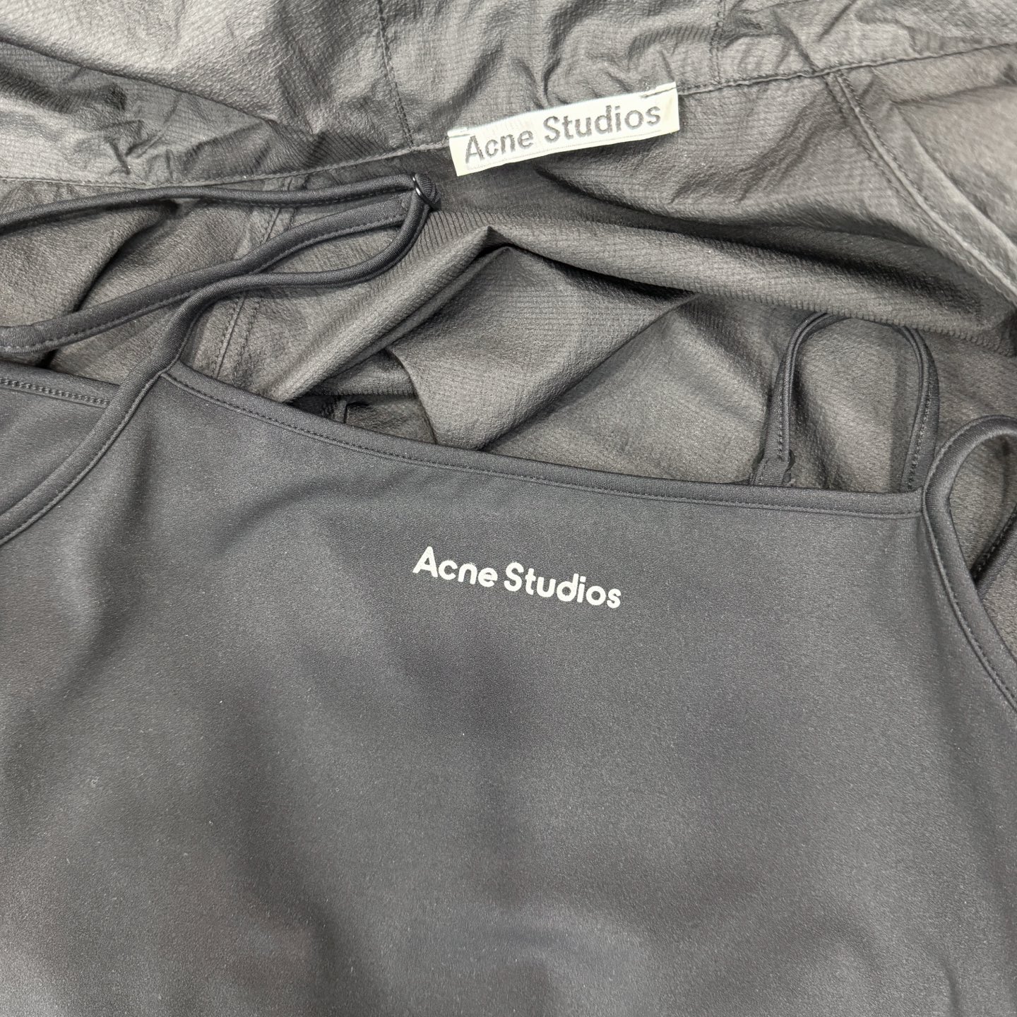 Acne ｜ 新款防晒两件套，品牌经典印花标，真两件套装款式，背心➕外层防晒面料，休闲时尚，尺码sml