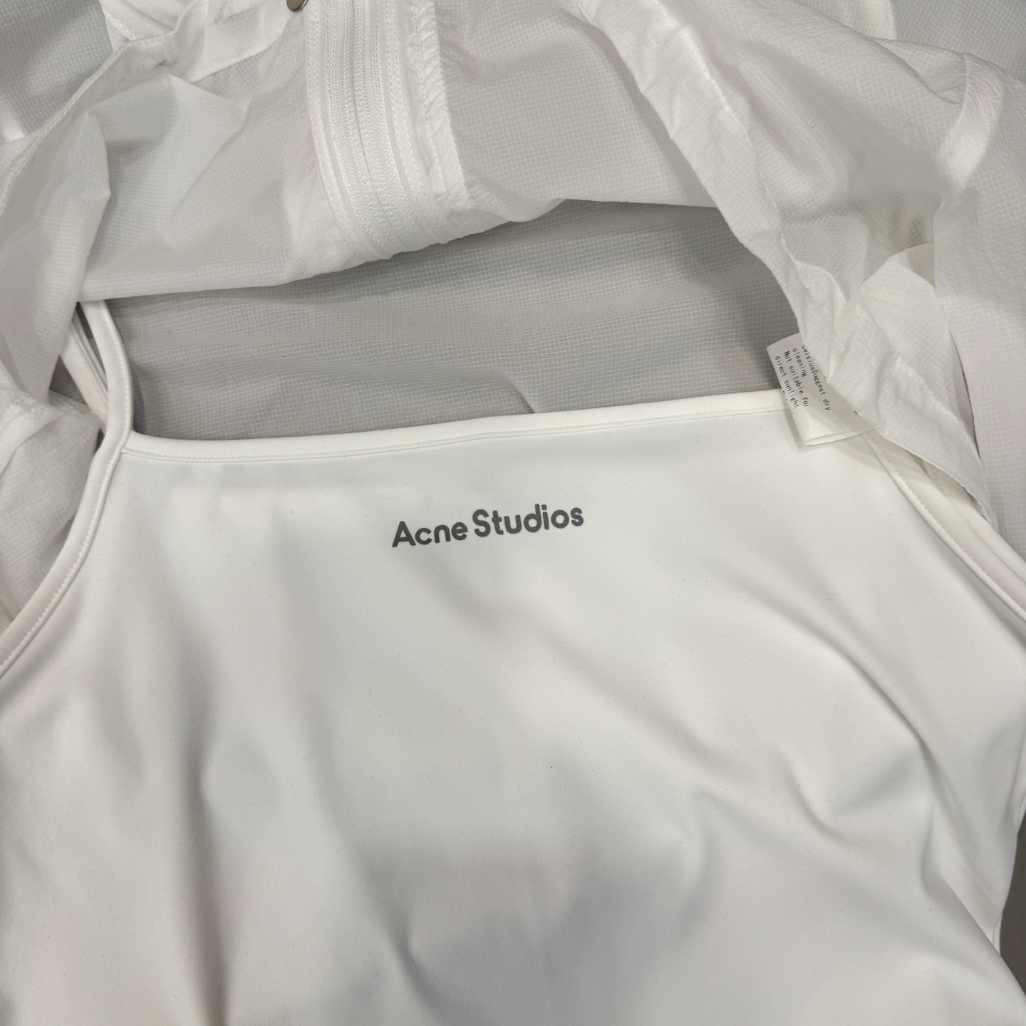 Acne ｜ 新款防晒两件套，品牌经典印花标，真两件套装款式，背心➕外层防晒面料，休闲时尚，尺码sml