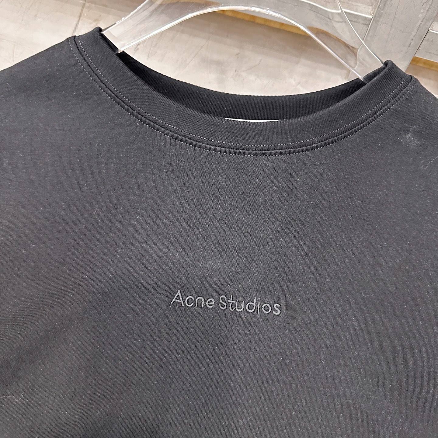 Acne ｜ 新款短袖t，品牌经典刺绣标，进口强粘纸纱面料加蕾丝镂空刺绣工艺，休闲时尚，尺码sml