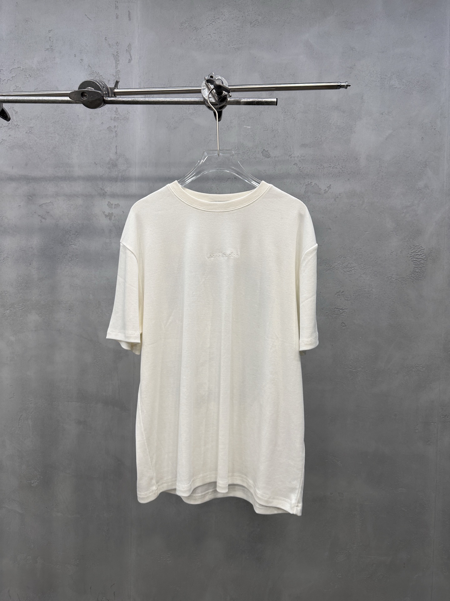 NO:886172,Acne | New short-sleeved t-shirt, brand classic embroidered logo, imported strong adhesive paper gauze fabric with lace hollow embroidery technology, casual fashion, size sml, women's clothing, acne studios, T-shirt,19860909Acne ｜ 新款短袖t,品牌经典刺绣标,进口强粘纸纱面料加蕾丝镂空刺绣工艺,休闲时尚,尺码sml,女装,acne studios,T-shirt,,Women's clothing