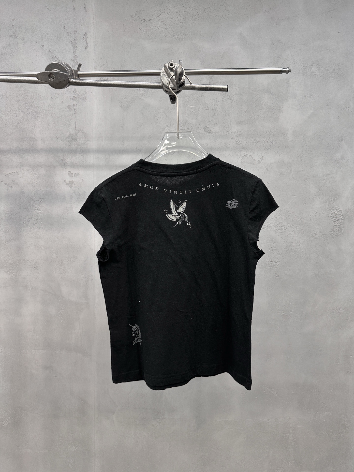 巴黎 ｜ 新款短袖t，成衣洗水喷色吊磨加四处印花工艺，休闲时尚，尺码sml