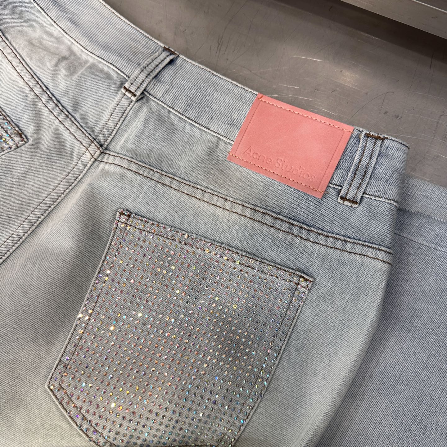 Acne ｜ 新款牛仔短裤，成衣洗水加定位烫钻工艺，休闲时尚，尺码sml