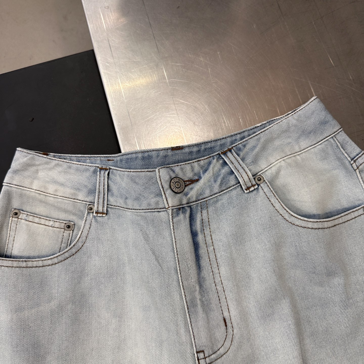 Acne ｜ 新款牛仔短裤，成衣洗水加定位烫钻工艺，休闲时尚，尺码sml