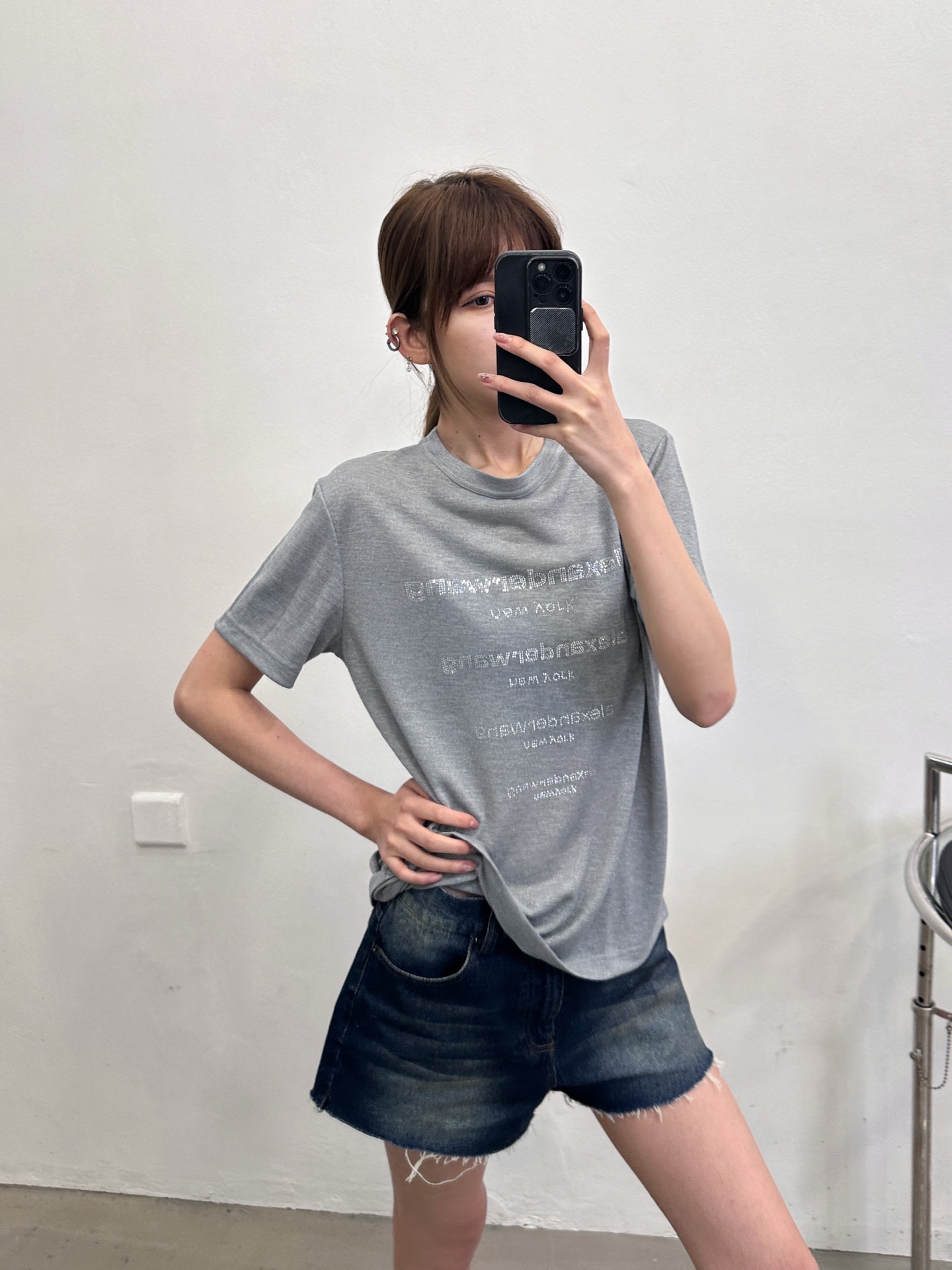 大王 ｜ 新款短袖t，品牌经典字母烫钻工艺，进口银丝环保纤维特殊面料，休闲时尚，尺码sml