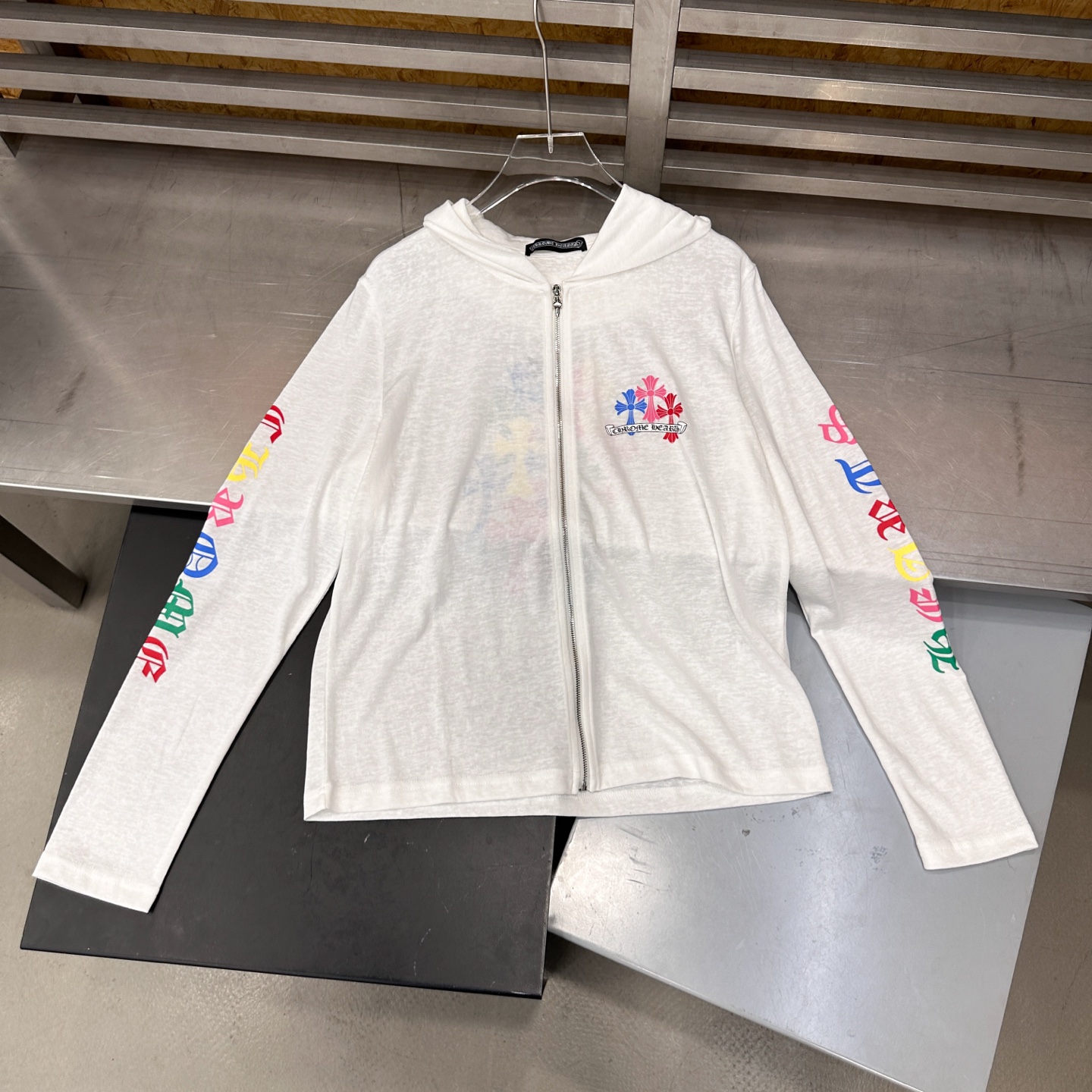 克罗心 ｜ 新款拉链开衫，日本进口莱赛尔亚麻桑蚕丝棉面料，全身五处多色印花工艺，休闲时尚，尺码sml
