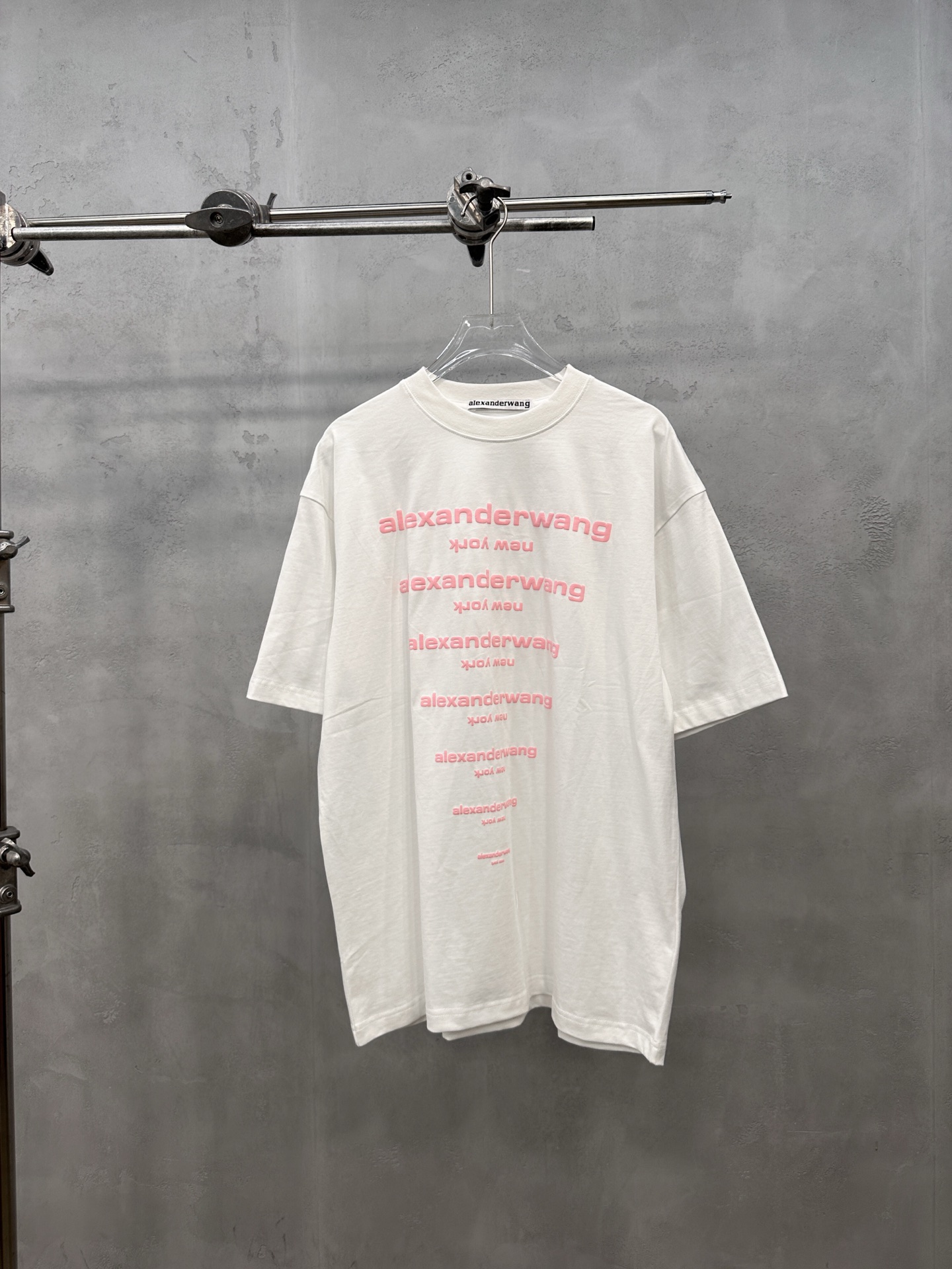 NO:887879,King | New short-sleeved t-shirt, ready-to-wear washed and fried with foam printing technology, casual fashion, same style for men and women, size sml, Alexander Wang-clothing, alexander wang, T-shirt,19860909大王 ｜ 新款短袖t,成衣洗水炒色加发泡印花工艺,休闲时尚,男女同款,尺码sml,亚历山大王-服装,alexander wang,T-shirt,,Women's clothing