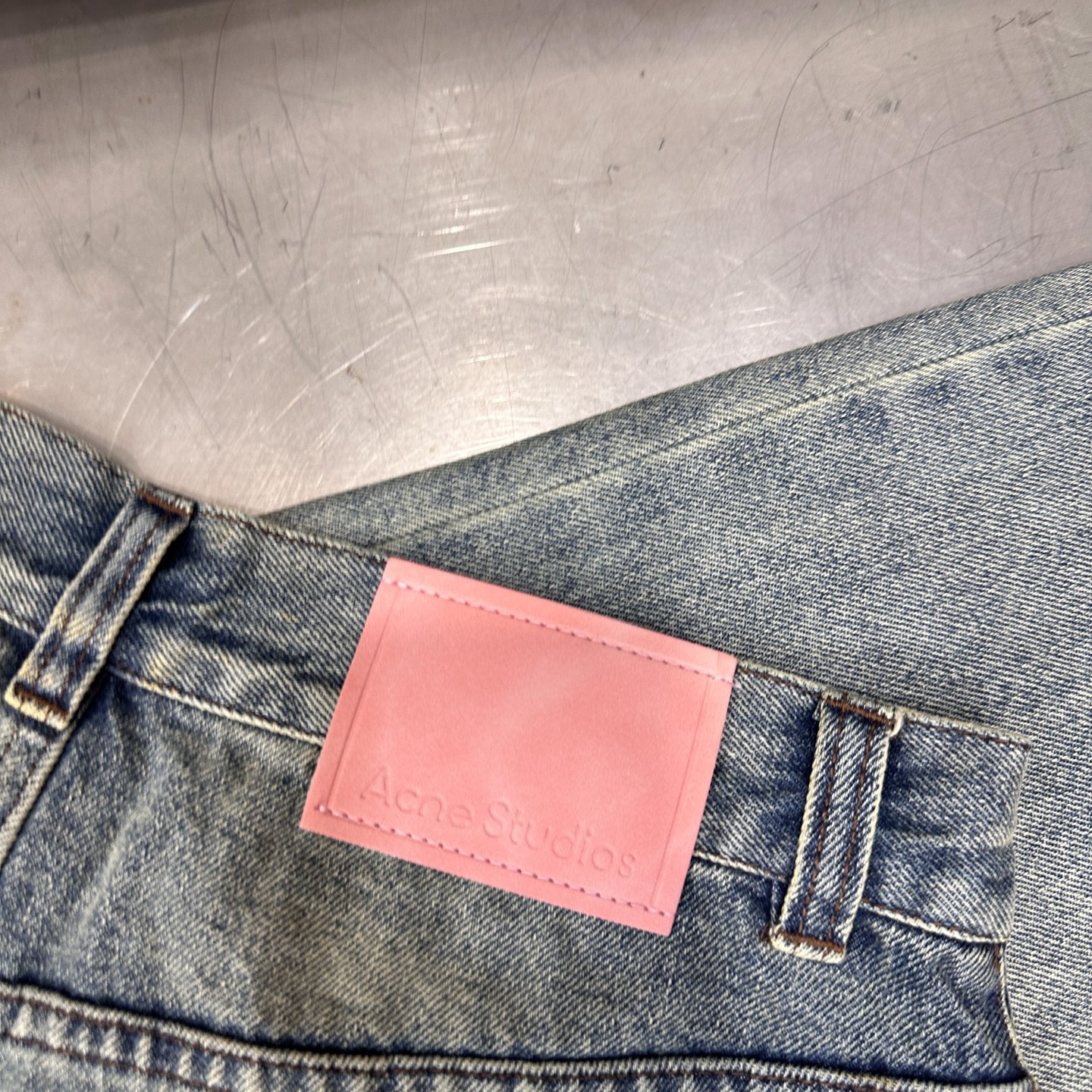 Acne ｜ 新款牛仔裤，成衣洗水喷色泥浆工艺加烫钻，休闲时尚，尺码sml