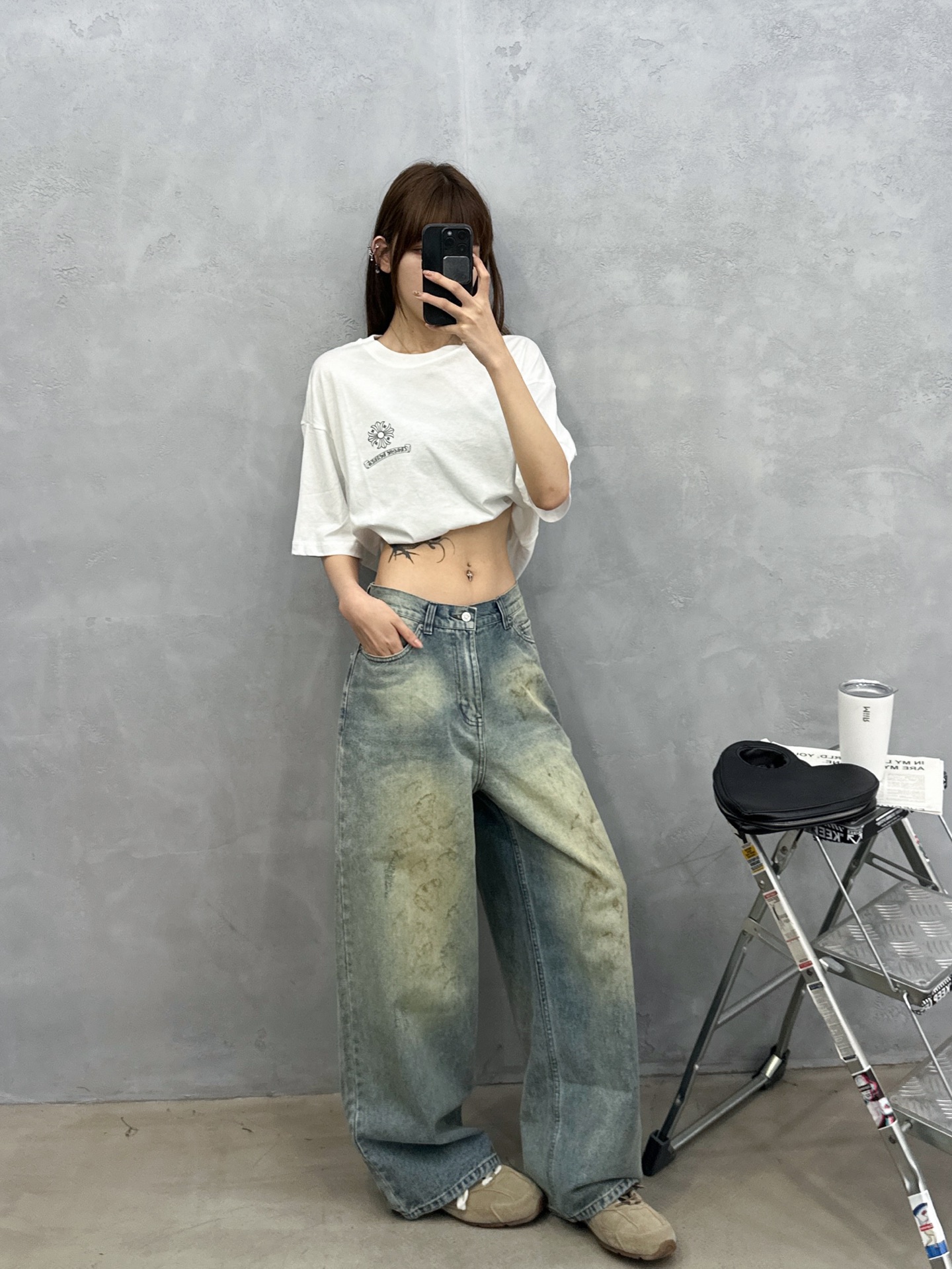 Acne ｜ 新款牛仔裤，成衣洗水喷色泥浆工艺加烫钻，休闲时尚，尺码sml