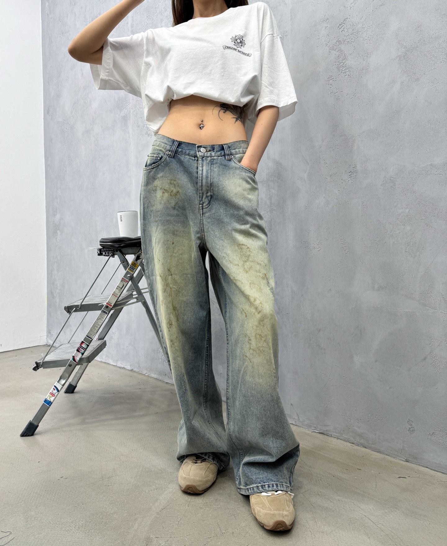 Acne ｜ 新款牛仔裤，成衣洗水喷色泥浆工艺加烫钻，休闲时尚，尺码sml