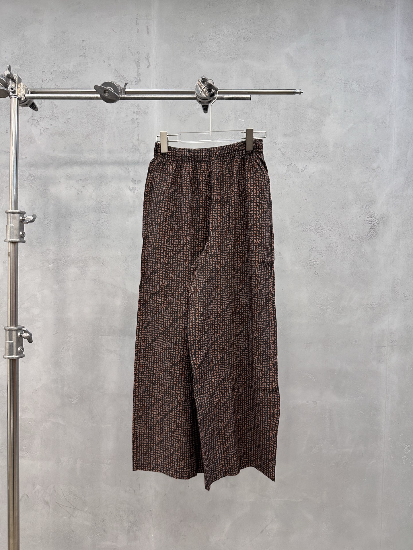 NO:887902,Paris | New style casual pants, ready-to-wear washed and softened with gray fabric digital printing, fashionable and casual, size sml, Balenciaga-clothing, balenciaga,19860909巴黎 ｜ 新款休闲裤,成衣洗水加软工艺加坯布数码印花,时尚休闲,尺码sml,巴黎世家-服装,balenciaga,,Women's clothing