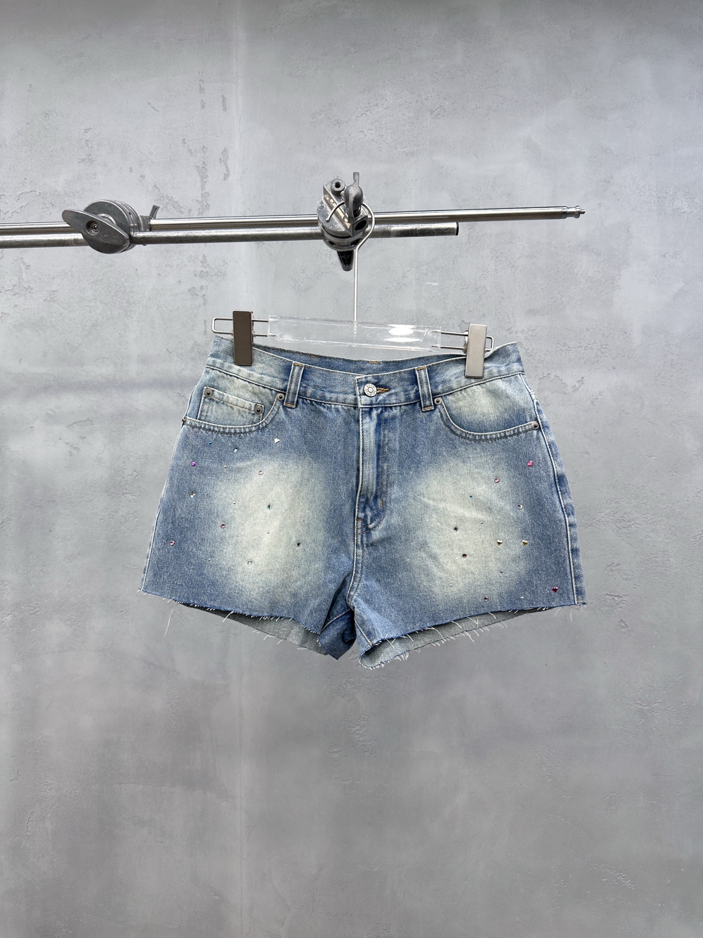 NO:887829,Acne | New denim shorts, ready-to-wear washed raw edges and ready-to-wear hot diamond processing, casual fashion, size sml, Balenciaga-clothing, acne studios, balenciaga, shorts,19860909Acne ｜ 新款牛仔短裤,成衣洗水毛边加成衣烫钻工艺,休闲时尚,尺码sml,巴黎世家-服装,acne studios,balenciaga,shorts,,Women's clothing