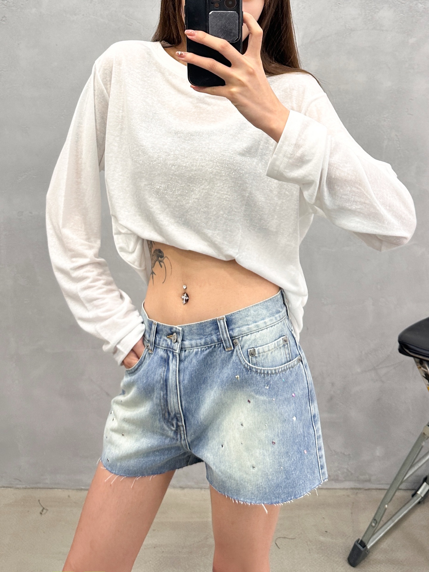 Acne ｜ 新款牛仔短裤，成衣洗水毛边加成衣烫钻工艺，休闲时尚，尺码sml