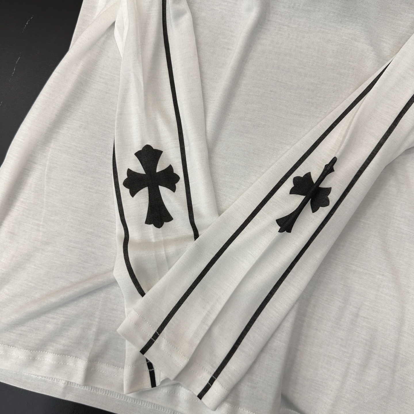 克罗心 ｜ 新款长袖打底，全身三处印花工艺，100%天丝面料，休闲时尚，尺码sml