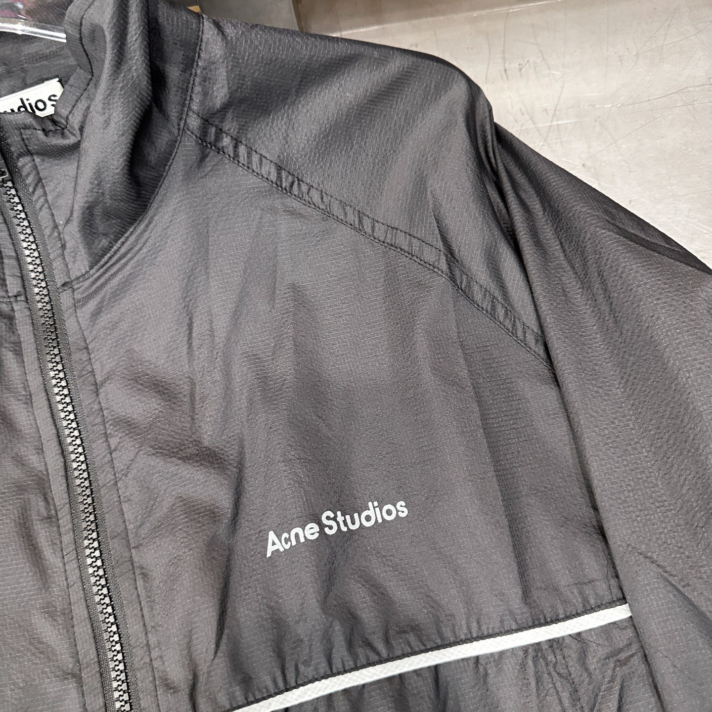 Acne ｜ 新款防晒上衣，品牌经典反光印花标，机边绳结构款式设计，休闲时尚，尺码sml