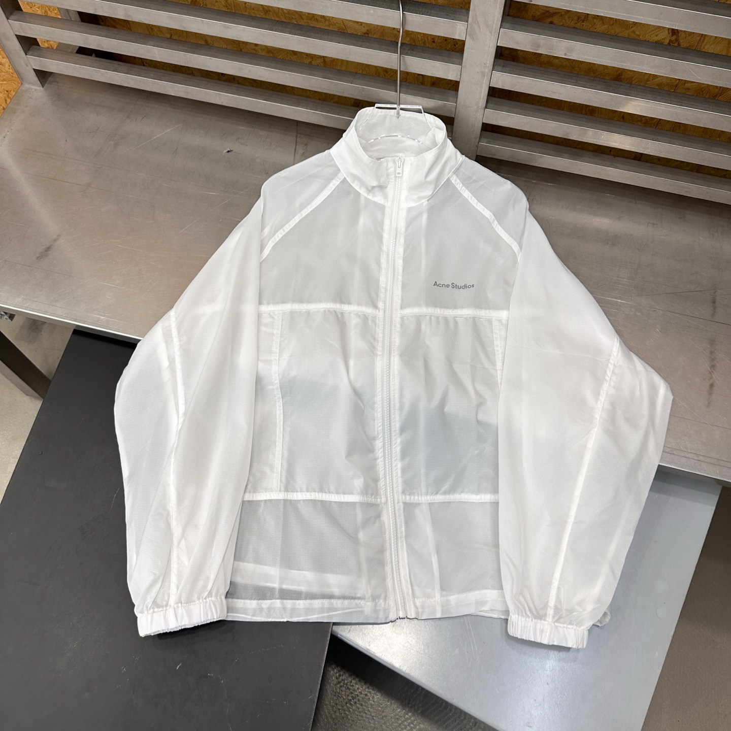 Acne ｜ 新款防晒上衣，品牌经典反光印花标，机边绳结构款式设计，休闲时尚，尺码sml