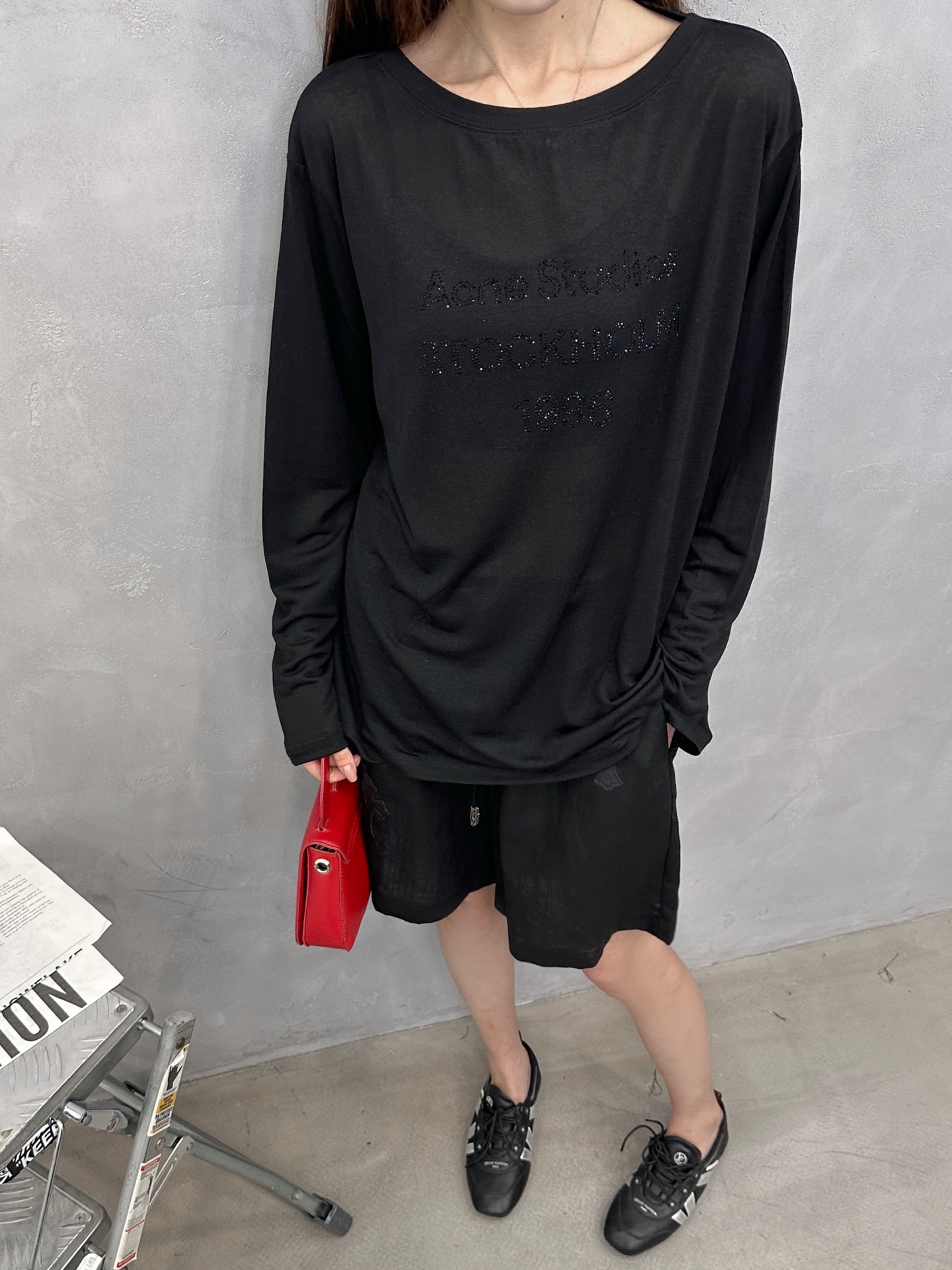 Acne ｜ 新款长袖打底，品牌经典字母烫钻工艺，进口天丝亚麻面料拼接蕾丝款式，休闲时尚，尺码sml