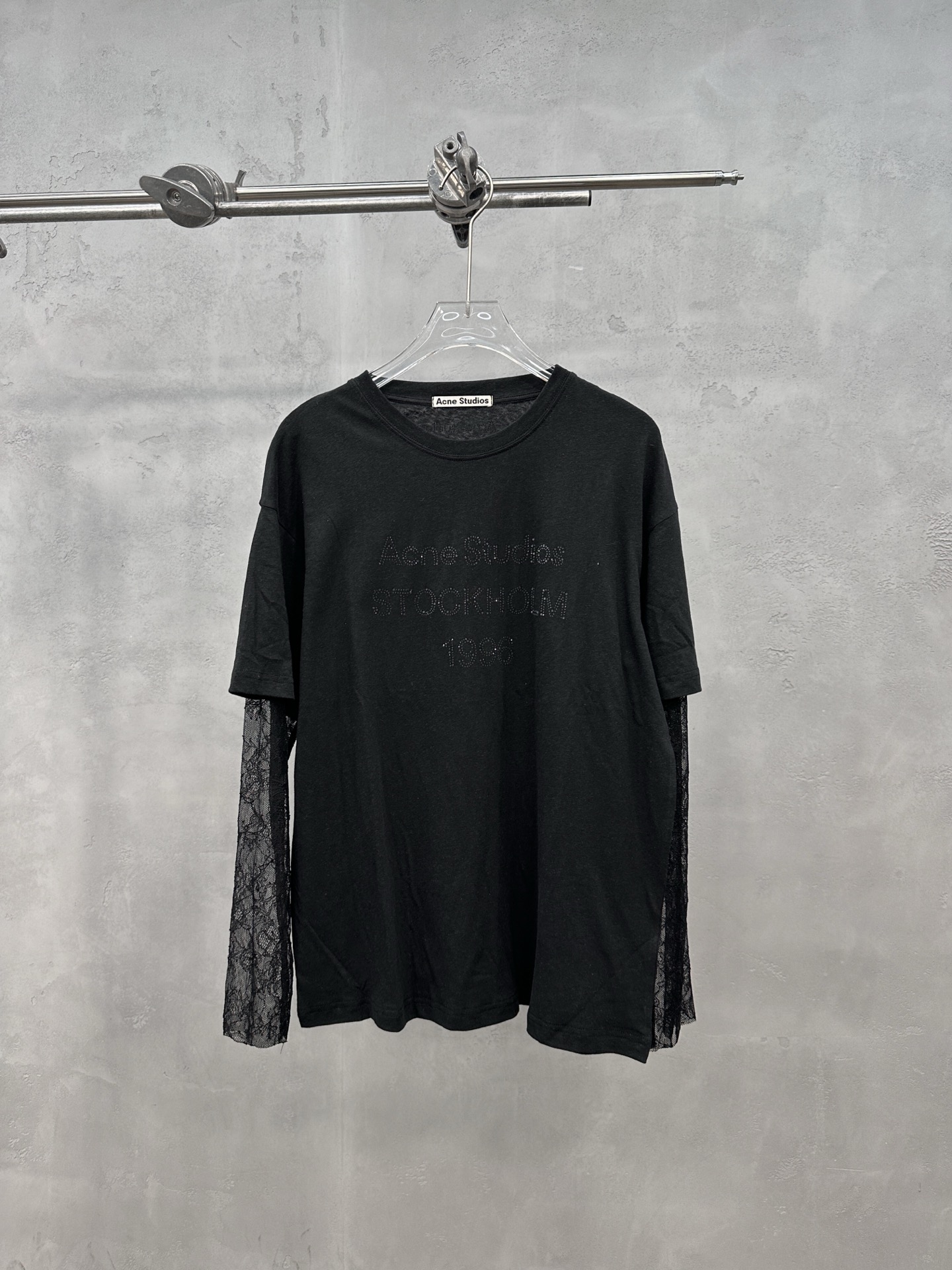 Acne ｜ 新款假两件长袖t，品牌经典字母烫钻工艺，高黏棉面料拼接蕾丝袖假两件款式，时尚休闲，尺码sm