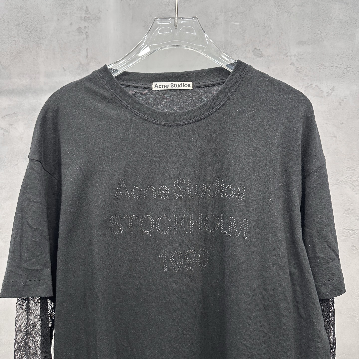 Acne ｜ 新款假两件长袖t，品牌经典字母烫钻工艺，高黏棉面料拼接蕾丝袖假两件款式，时尚休闲，尺码sm