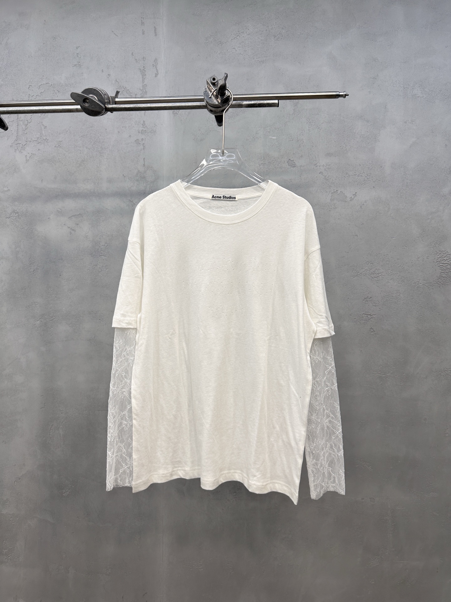 NO:887872,Acne ｜ New fake two-piece long-sleeved t-shirt, the brand's classic lettering hot-drilling process, high-viscosity cotton fabric splicing lace sleeves fake two-piece style, fashionable and casual, size sml, women's clothing, acne studios,19860909Acne ｜ 新款假两件长袖t,品牌经典字母烫钻工艺,高黏棉面料拼接蕾丝袖假两件款式,时尚休闲,尺码sml,女装,acne studios,,Women's clothing