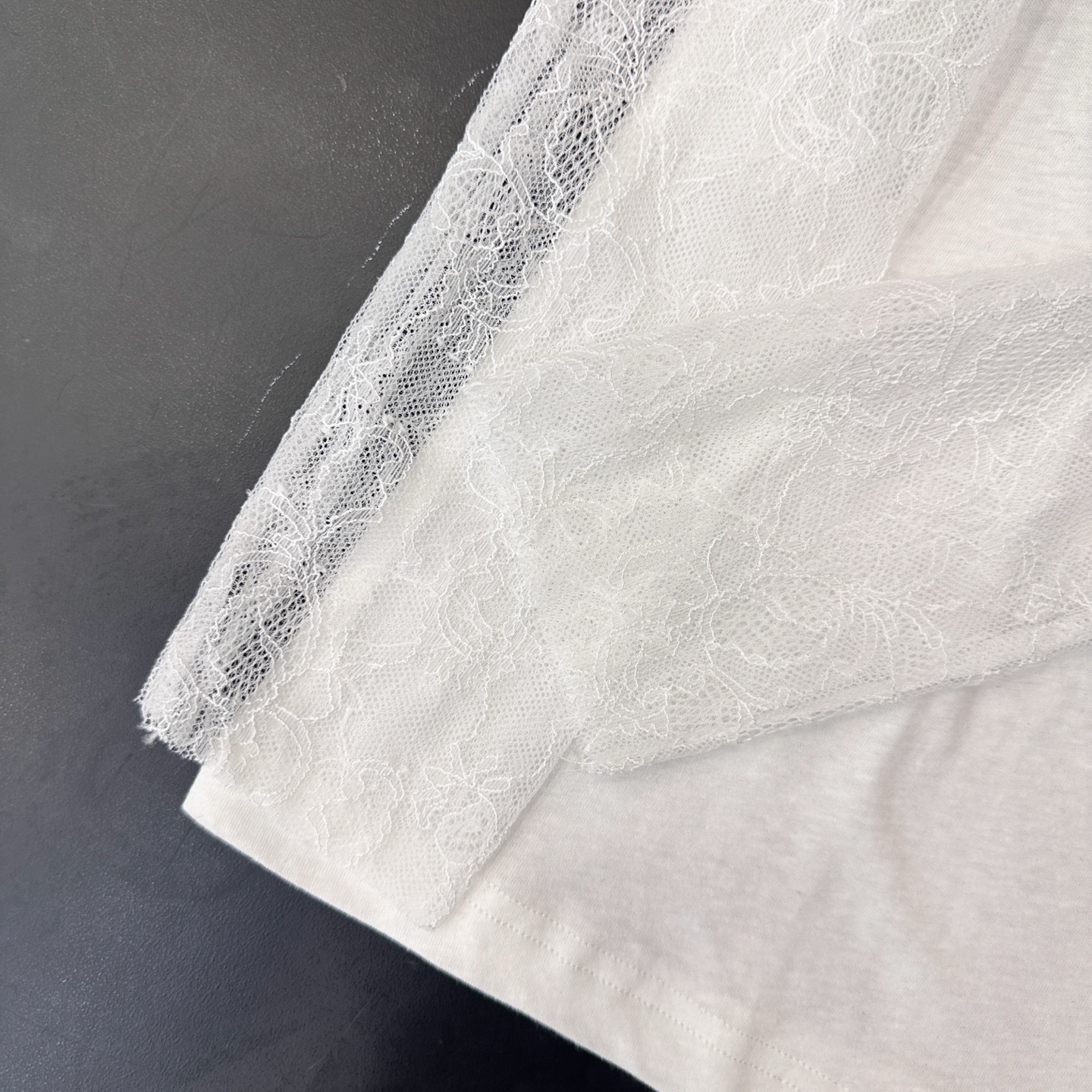 Acne ｜ 新款假两件长袖t，品牌经典字母烫钻工艺，高黏棉面料拼接蕾丝袖假两件款式，时尚休闲，尺码sm