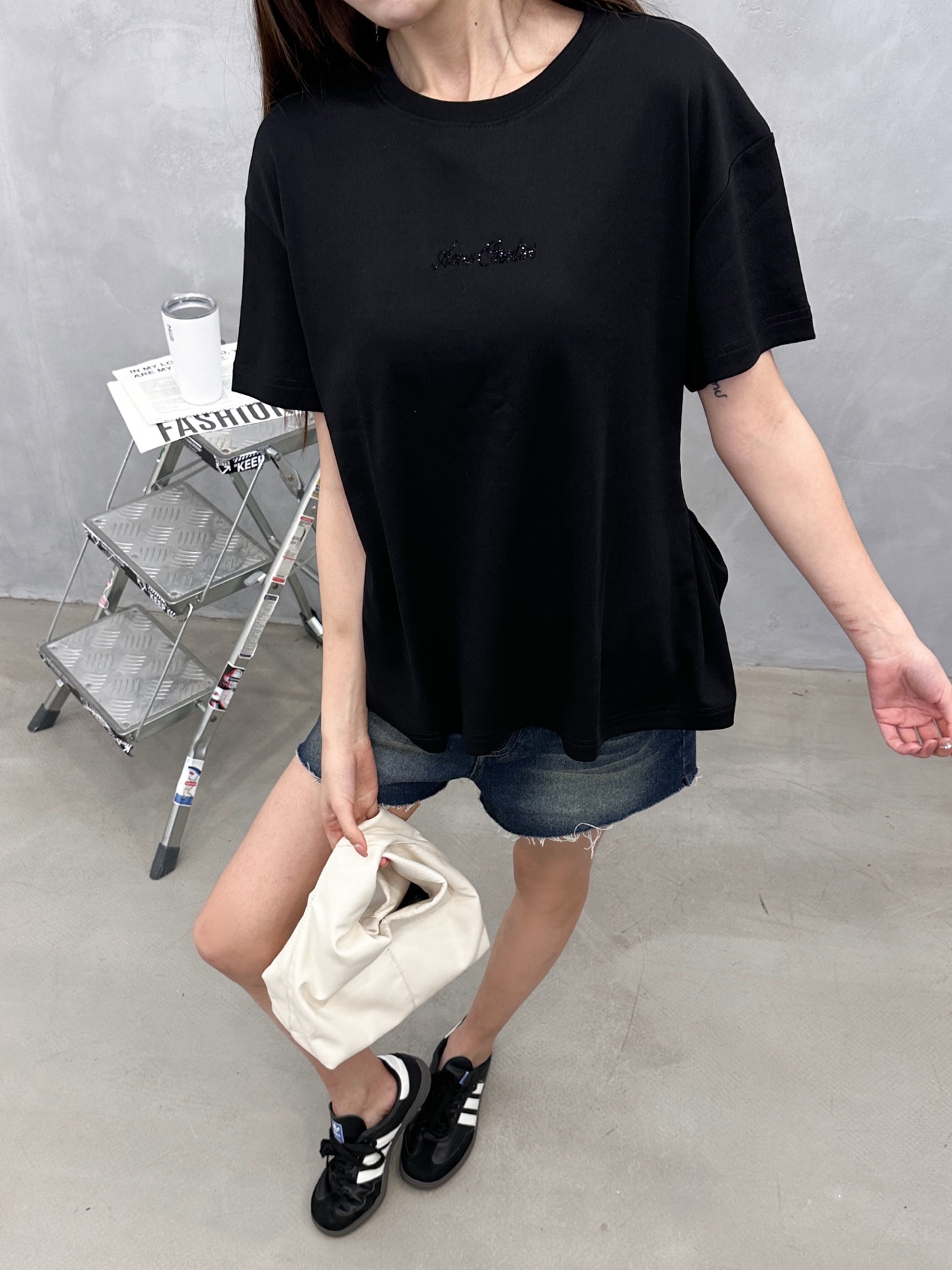 Acne ｜ 新款短袖t，品牌经典烫钻标，特别收腰款式，休闲时尚，尺码sml